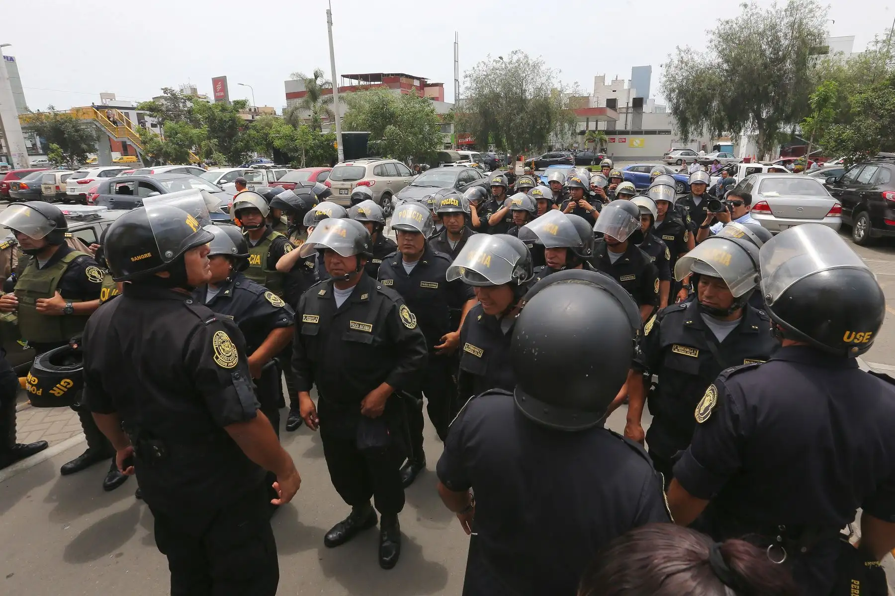 Policias donantes de sangre en hospital del niño de San Borja.Foto:ANDINA/Héctor Vinces.