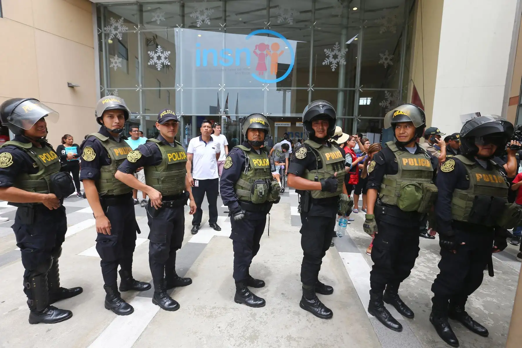 Policias donantes de sangre en hospital del niño de San Borja.Foto:ANDINA/Héctor Vinces.