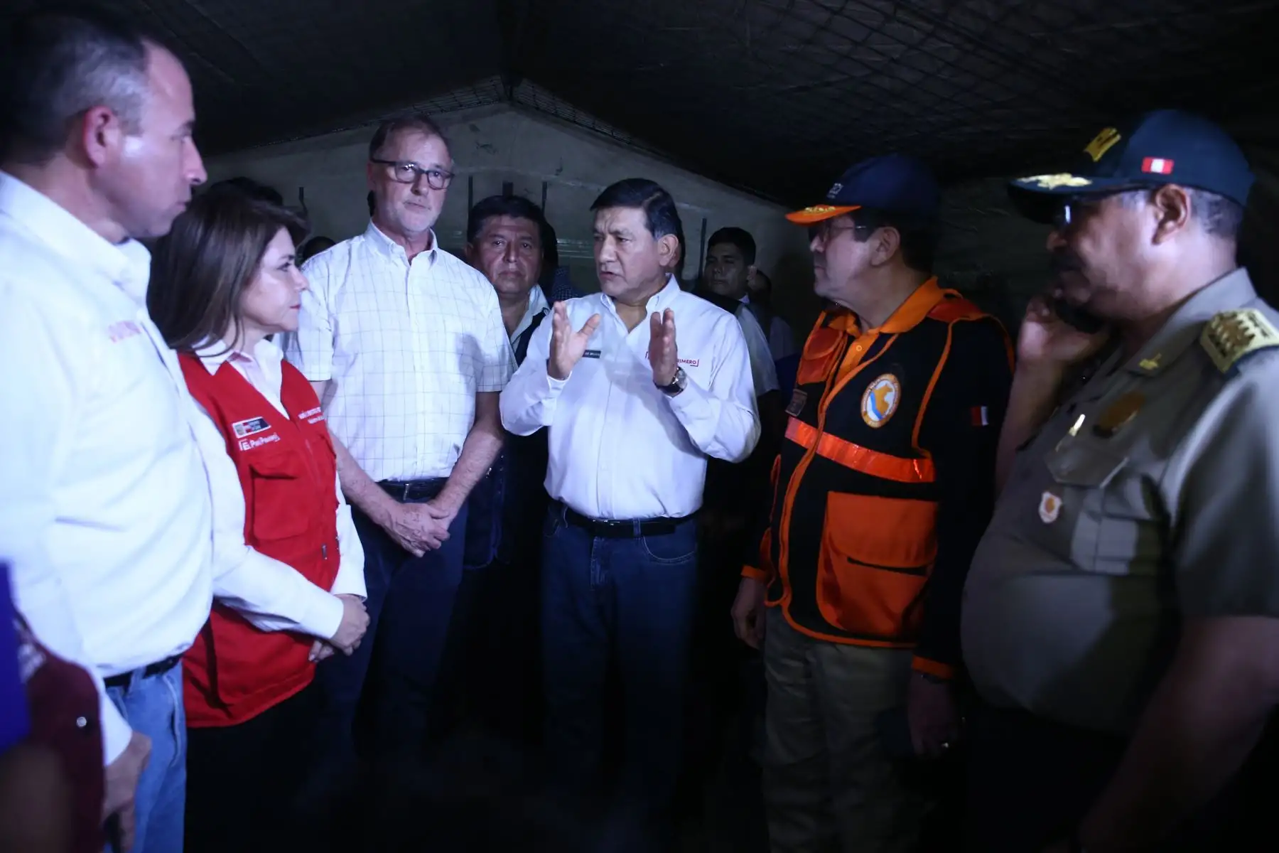 Ministra de Salud, María Elizabeth Hinostroza y Ministro del Interior, Carlos Moran llegan a la zona del incidente en Villa el Salvador para supervisar ayuda.
Foto: ANDINA/Vidal Tarqui