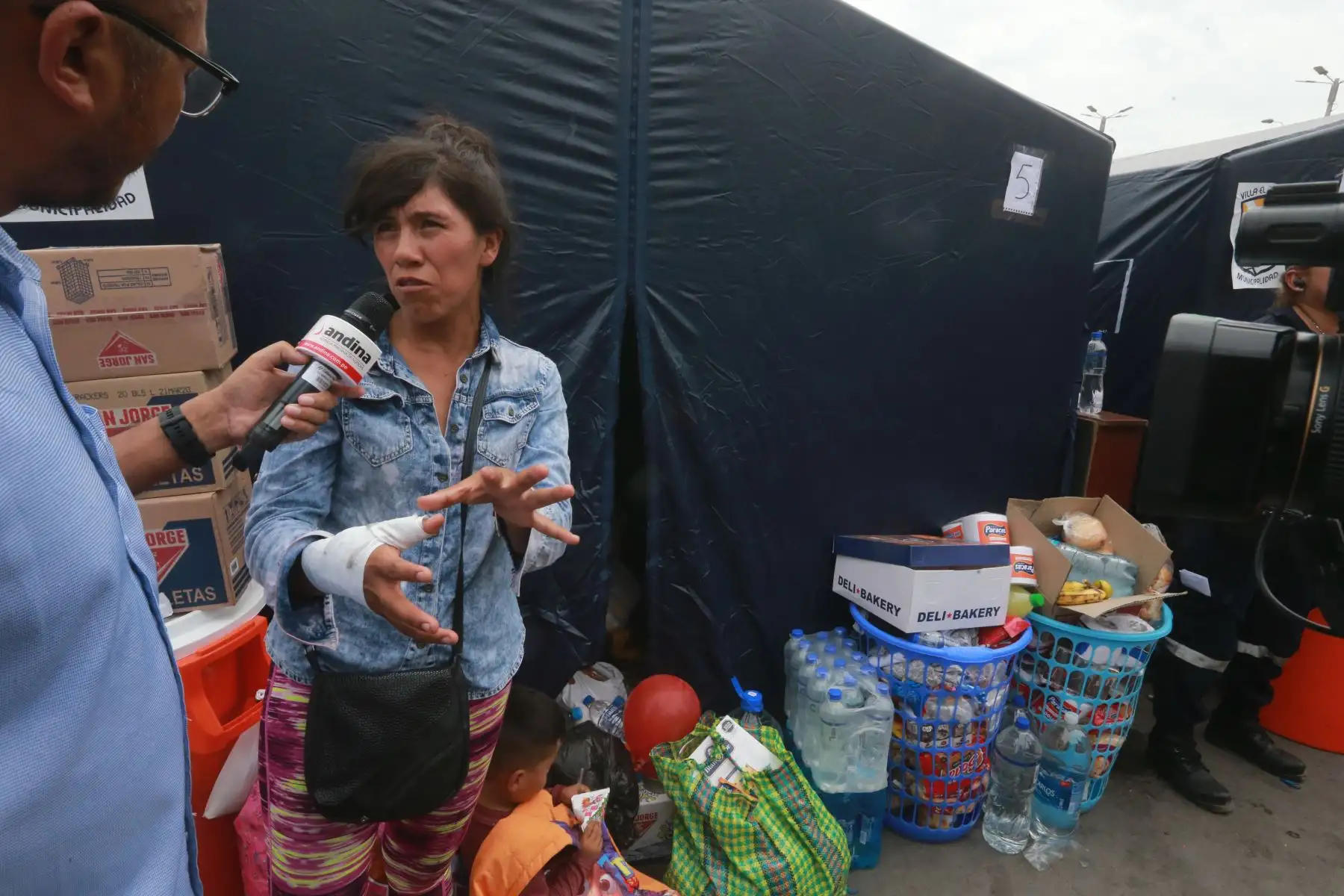 Olinda Alcira Chavez Bollo, mujer que salvo a niño durante la deflagración en Villa el Salvador. Foto: ANDINA/Jhony Laurente