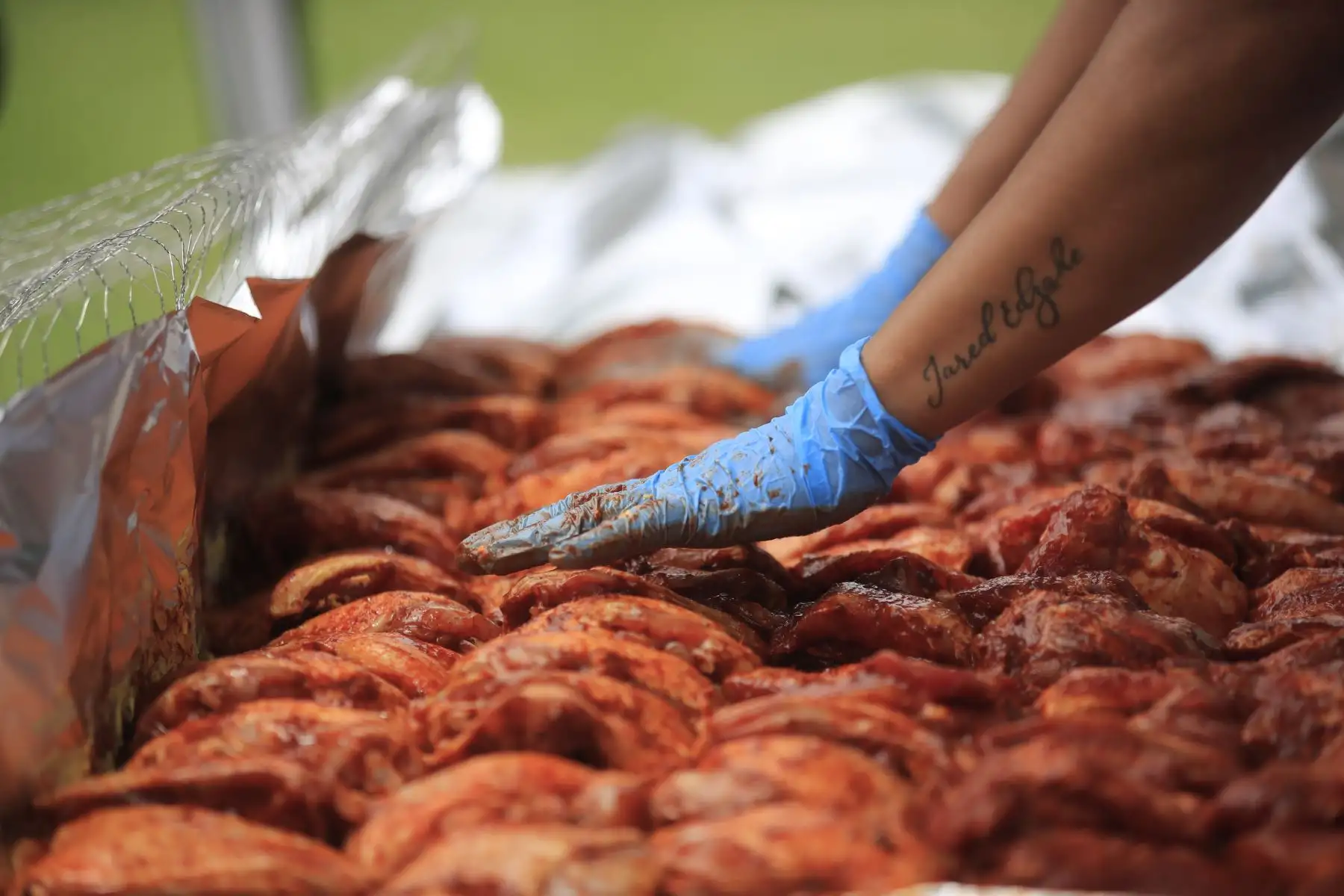 Los distintos tipos de carne, pollo, res, cabrito y cerdo son sazonados con aromáticas hierbas andinas marmaquilla, chincho, huacatay, perejil y culantro.
Foto: ANDINA/Juan Carlos Guzmán Negrini