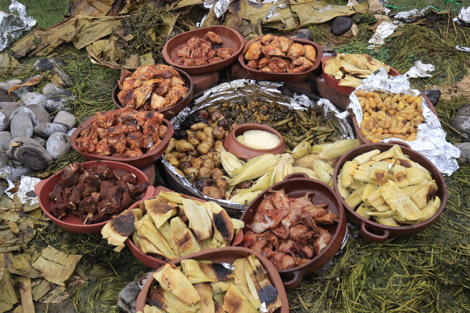 El Día Nacional de la Pachamanca se celebra cada primer domingo de febrero, instituido con el propósito de revalorar a este plato tradicional y emblemático, de raíces culturales ancestrales, que se elabora en varias regiones del Perú y que es Patrimonio Cultural de la Nación. ANDINA/Juan Carlos Guzmán
