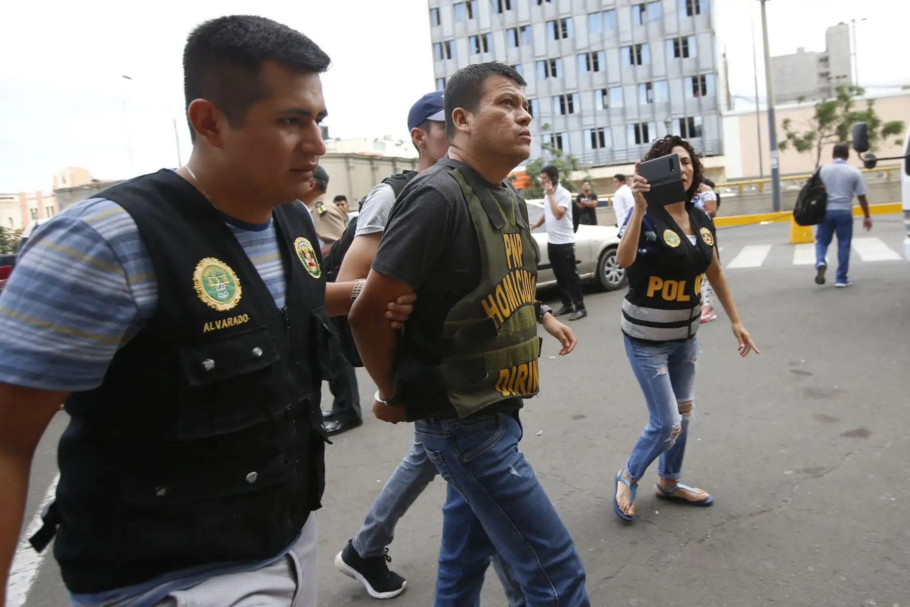 El ex  congresista Victor Albrecht , fue detenido en forma preliminar junto a otras 20 personas acusadas por la fiscalía de pertenecer a la organización criminal "Rich Port II”.
Foto: ANDINA/ Eddy Ramos