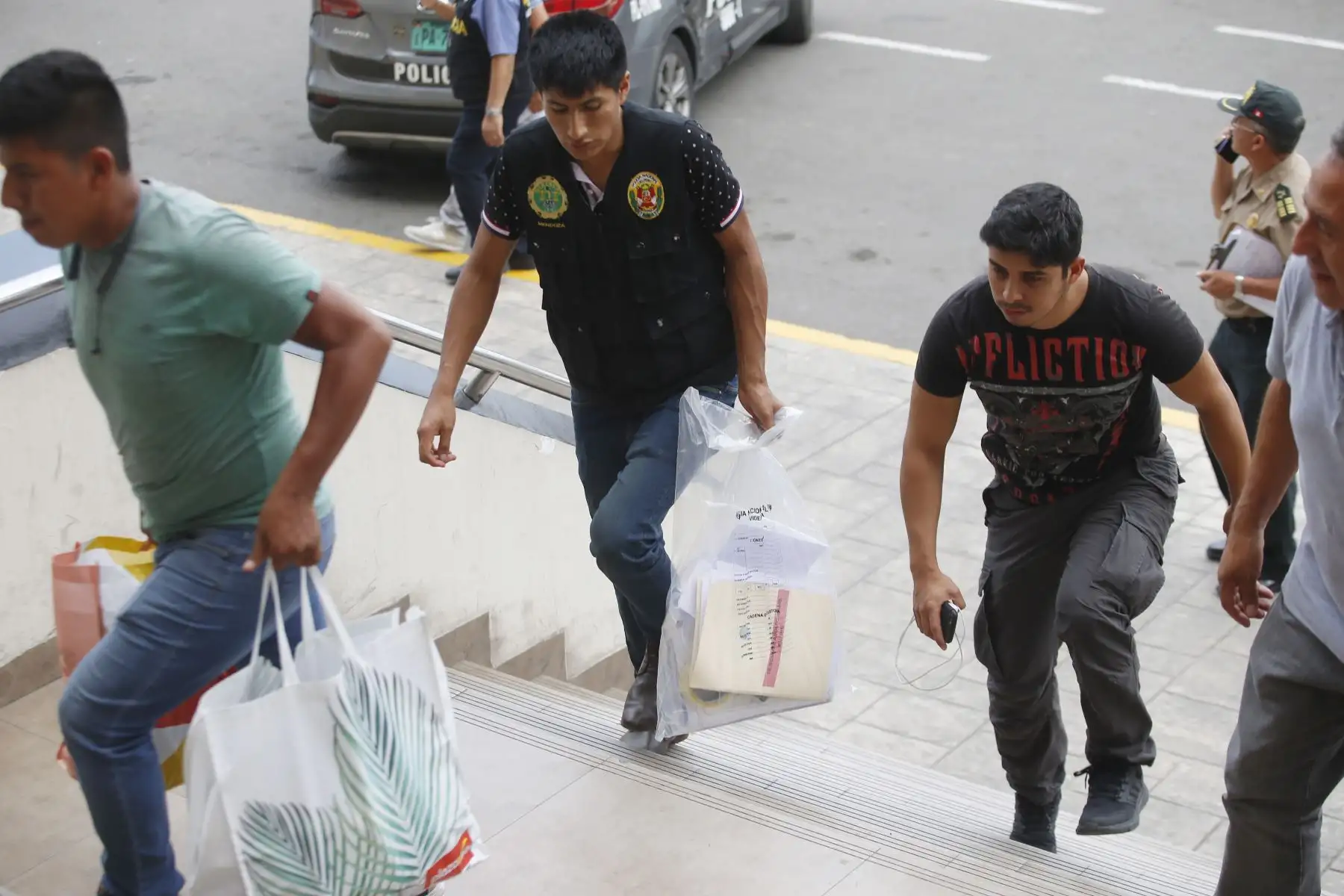 El ex  congresista Victor Albrecht , fue detenido en forma preliminar junto a otras 20 personas acusadas por la fiscalía de pertenecer a la organización criminal "Rich Port II”.
Foto: ANDINA/ Eddy Ramos