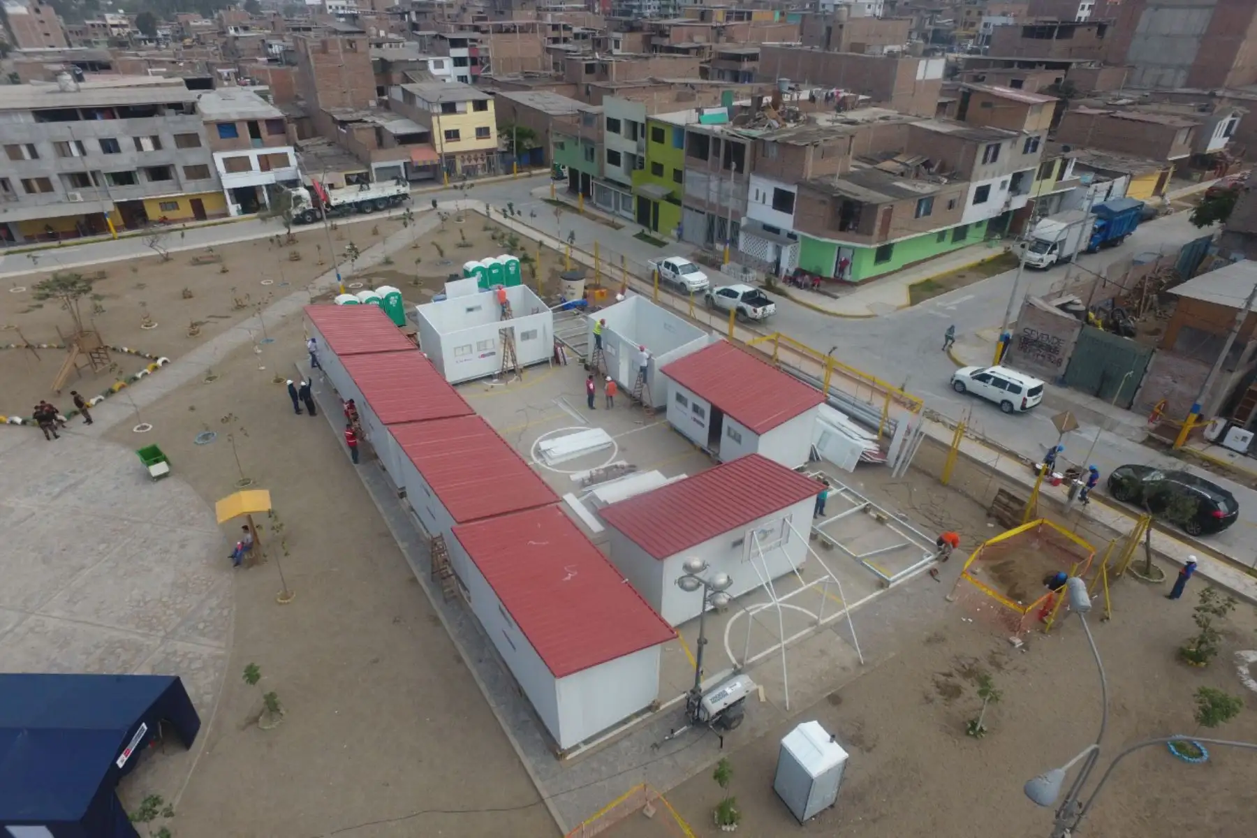 Ministerio de vivienda va culminando  la instalación de módulos de vivienda temporal para las familias damnificadas de Villa El Salvador.
Foto: Difusión Ministerio de Vivienda
