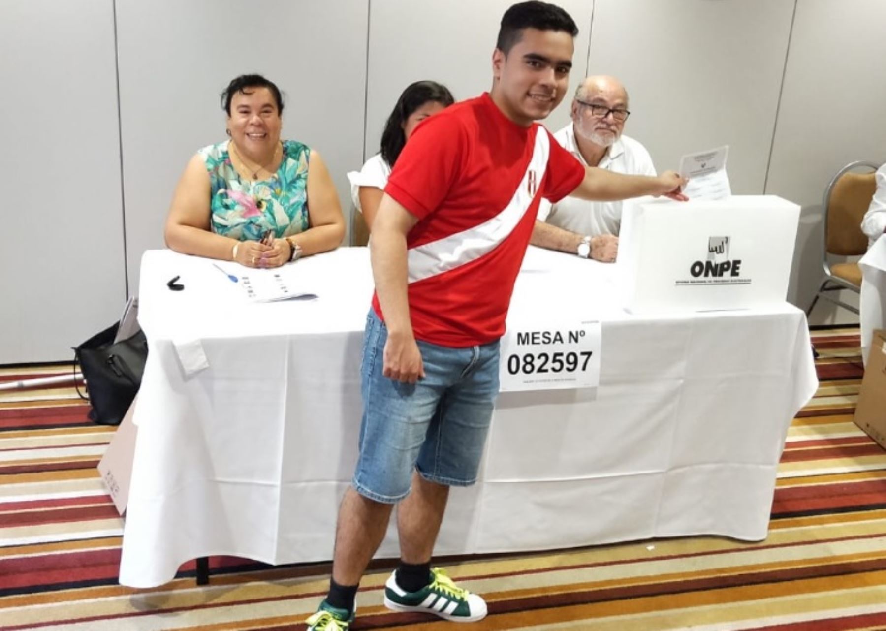 Se inician las elecciones congresales con el voto de los peruanos residentes en Nueva Zelanda.