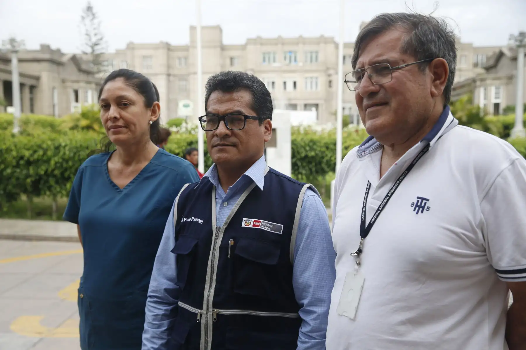 Conferencia de prensa de la Dra. Gianina Càrdenas , jefa de guardia del hospital Arzobispo Loayza; del Vice ministro de Prestaciones Sociales del Ministerio de Salud  Dr. Víctor Bocangel y el Dr. Enrique Machicado, director general del hospital Arzobispo Loayza sobre el balance de los heridos en el incidente en Villa el Salvador. 
Foto:ANDINA/ Eddy Ramos