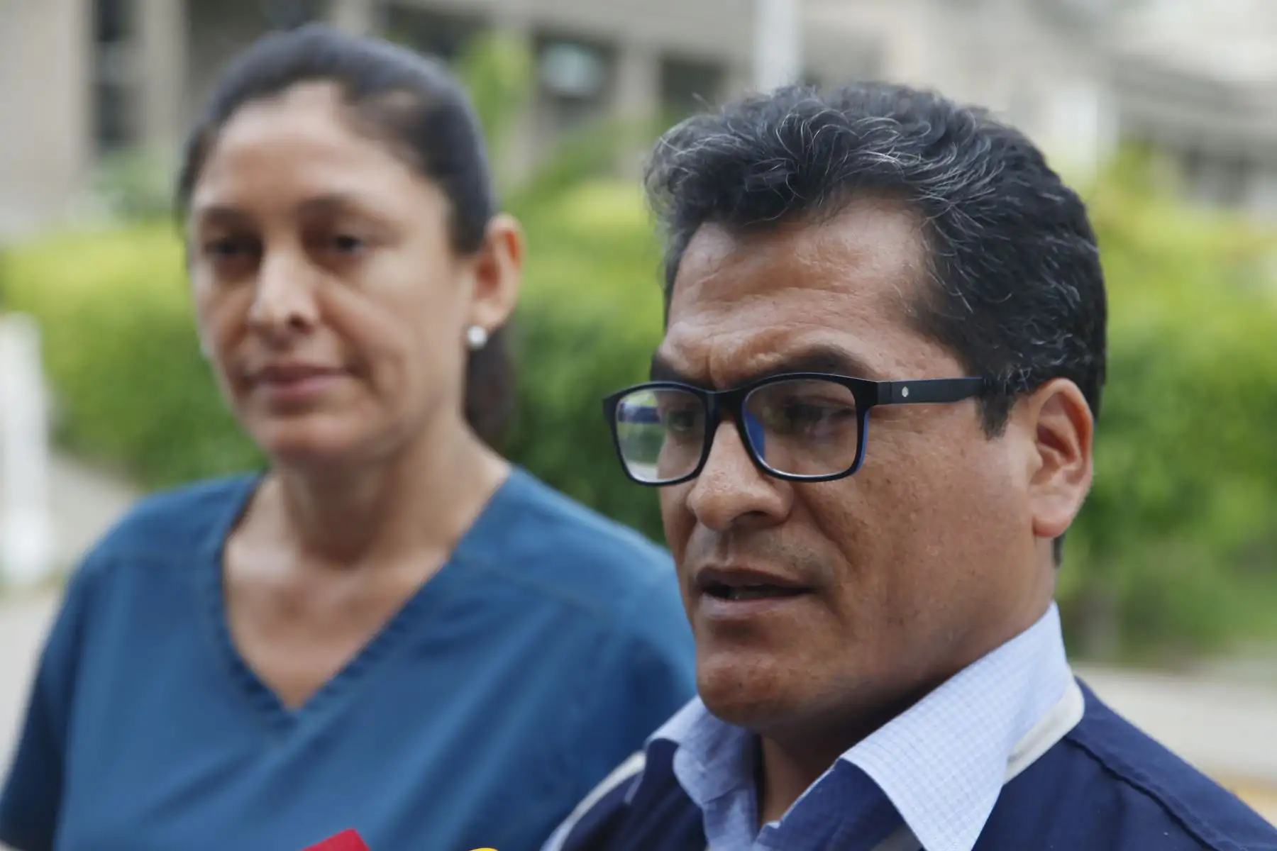 Conferencia de prensa de la Dra. Gianina Cárdenas , jefa de guardia del hospital Arzobispo Loayza y el Vice ministro de Prestaciones Sociales del Ministerio de Salud  Dr. Víctor Bocangel sobre el balance de los heridos en el incidente en Villa el Salvador. 
Foto:ANDINA/ Eddy Ramos