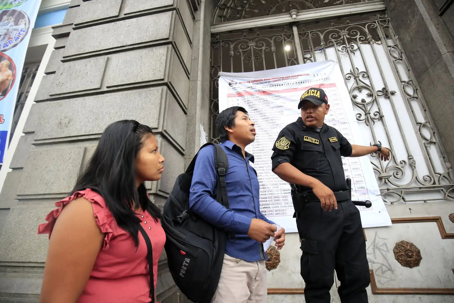Primeros electores llegan a los centros educativos para emitir su voto en las Elecciones Congresales Extraordinarias 2020. Foto: ANDINA/Juan Carlos Guzmán.