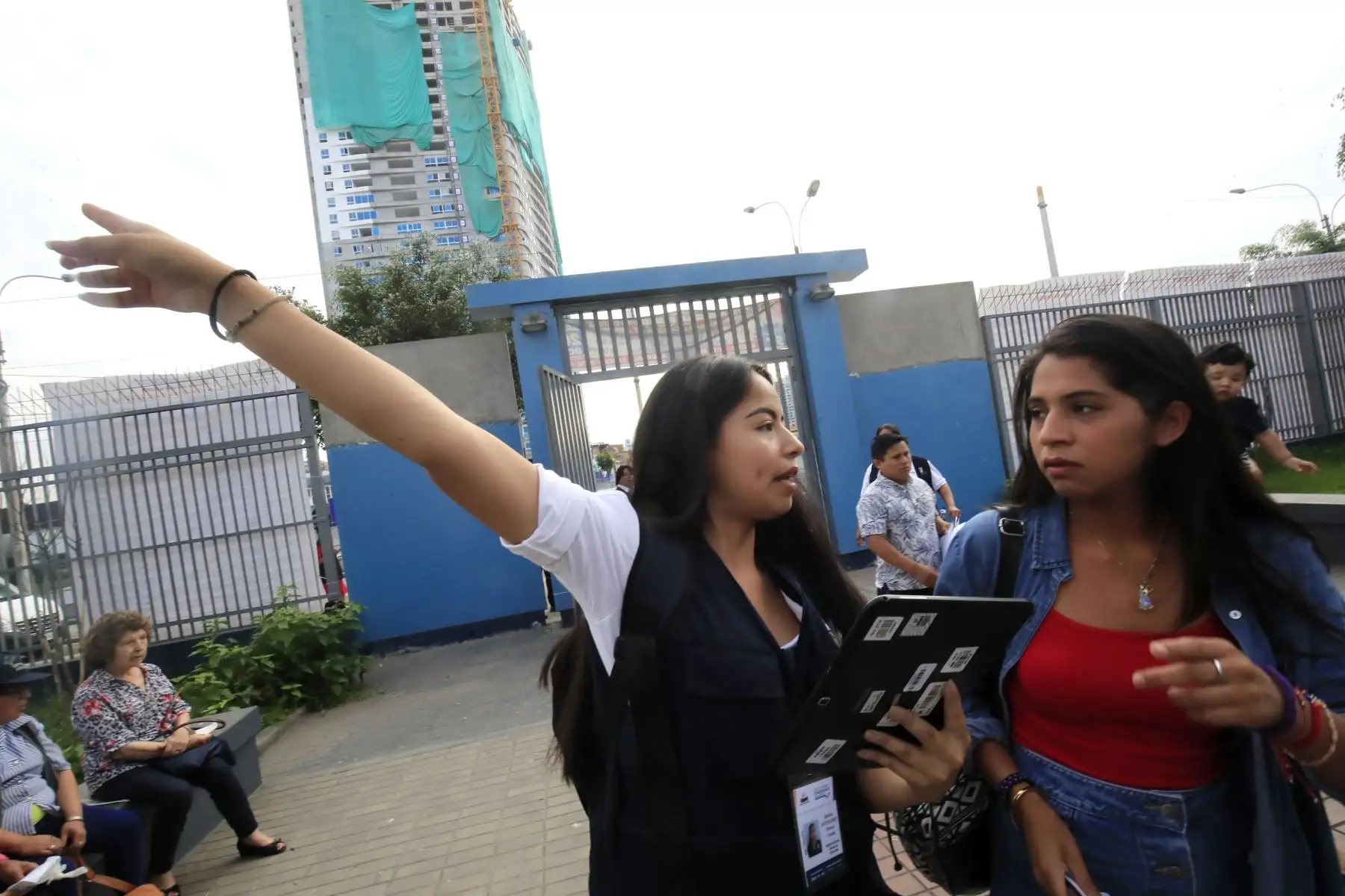 Primeros electores llegan al centro educativo Melitón Carvajal para emitir su voto en las Elecciones Congresales Extraordinarias 2020. Foto: ANDINA/Juan Carlos Guzmán.