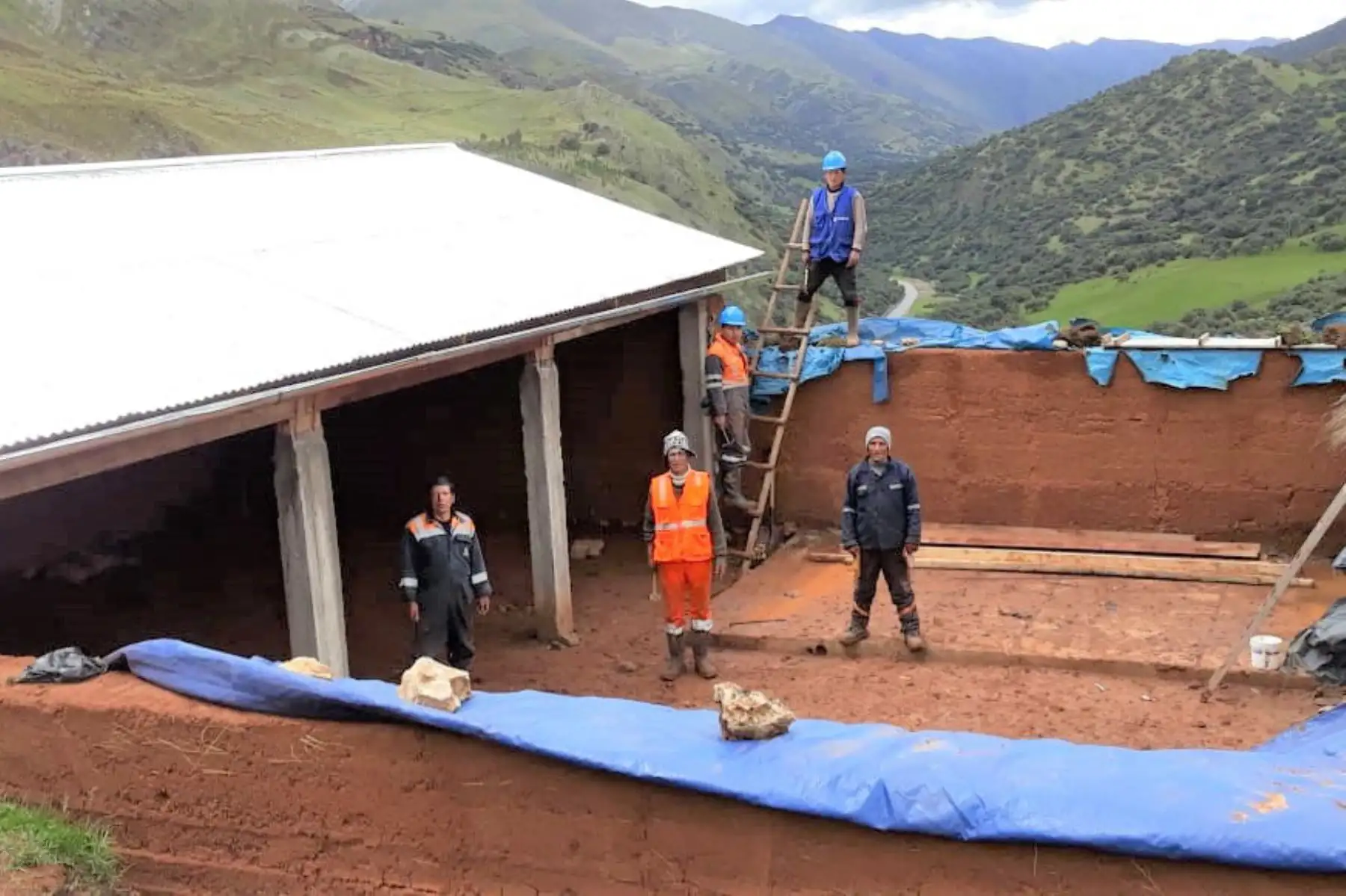 Ministerio de Agricultura culminó la construcción de cobertizos para proteger a 12,000 cabezas de ganado ovino y alpaca de Pasco. ANDINA/Difusión