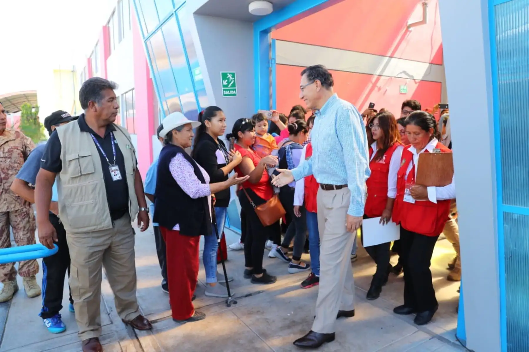 Jefe  del Estado, Martín Vizcarra, emite su voto en las Elecciones Congresales Extraordinarias 2020 en la región Moquegua. Foto: ANDINA/Prensa Presidencia