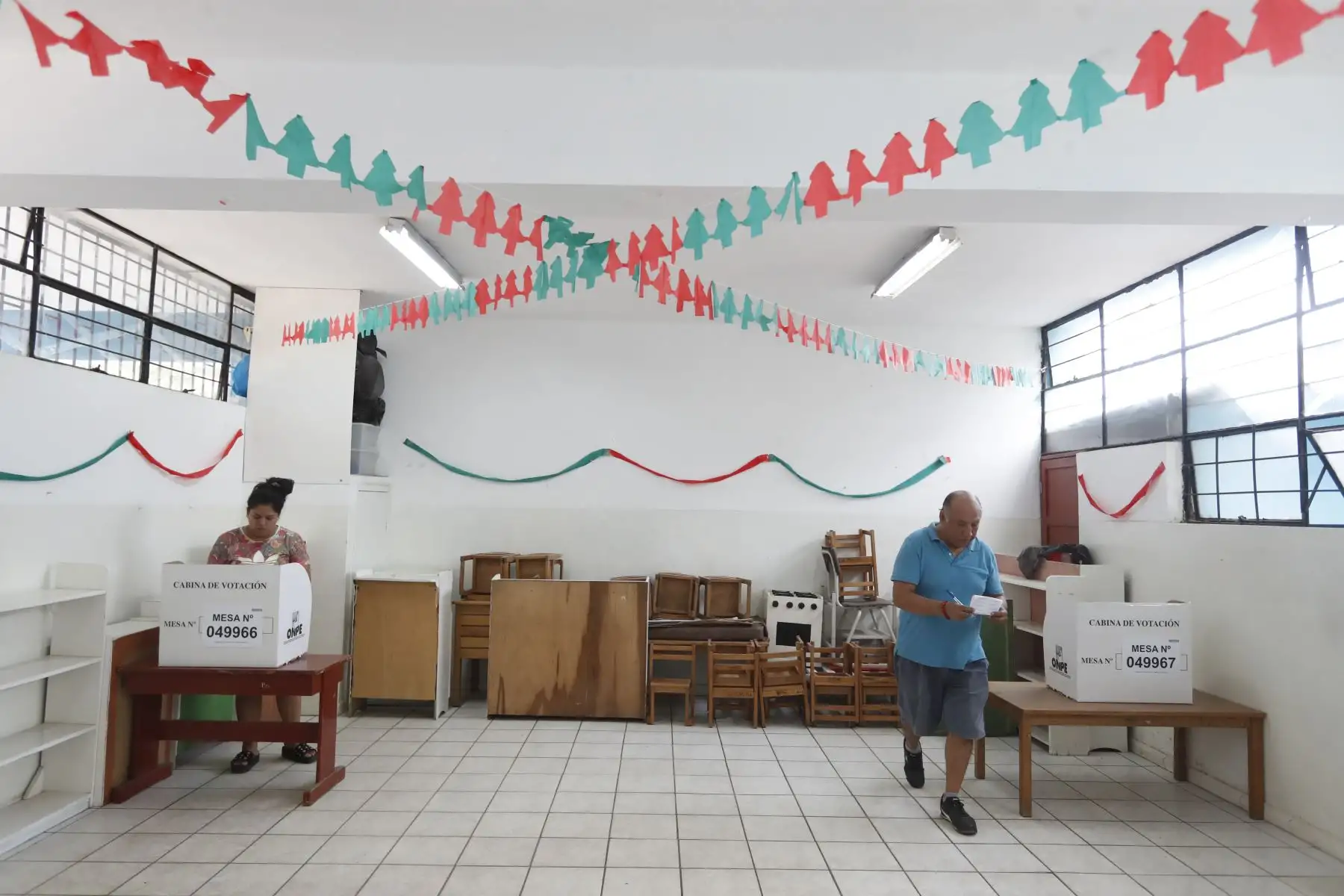Pobladores votan en las instalaciones educativas del Ermitaño en el distrito de Independencia por las Elecciones Congresales Extraordinarias 2020.Foto: ANDINA/Renato Pajuelo