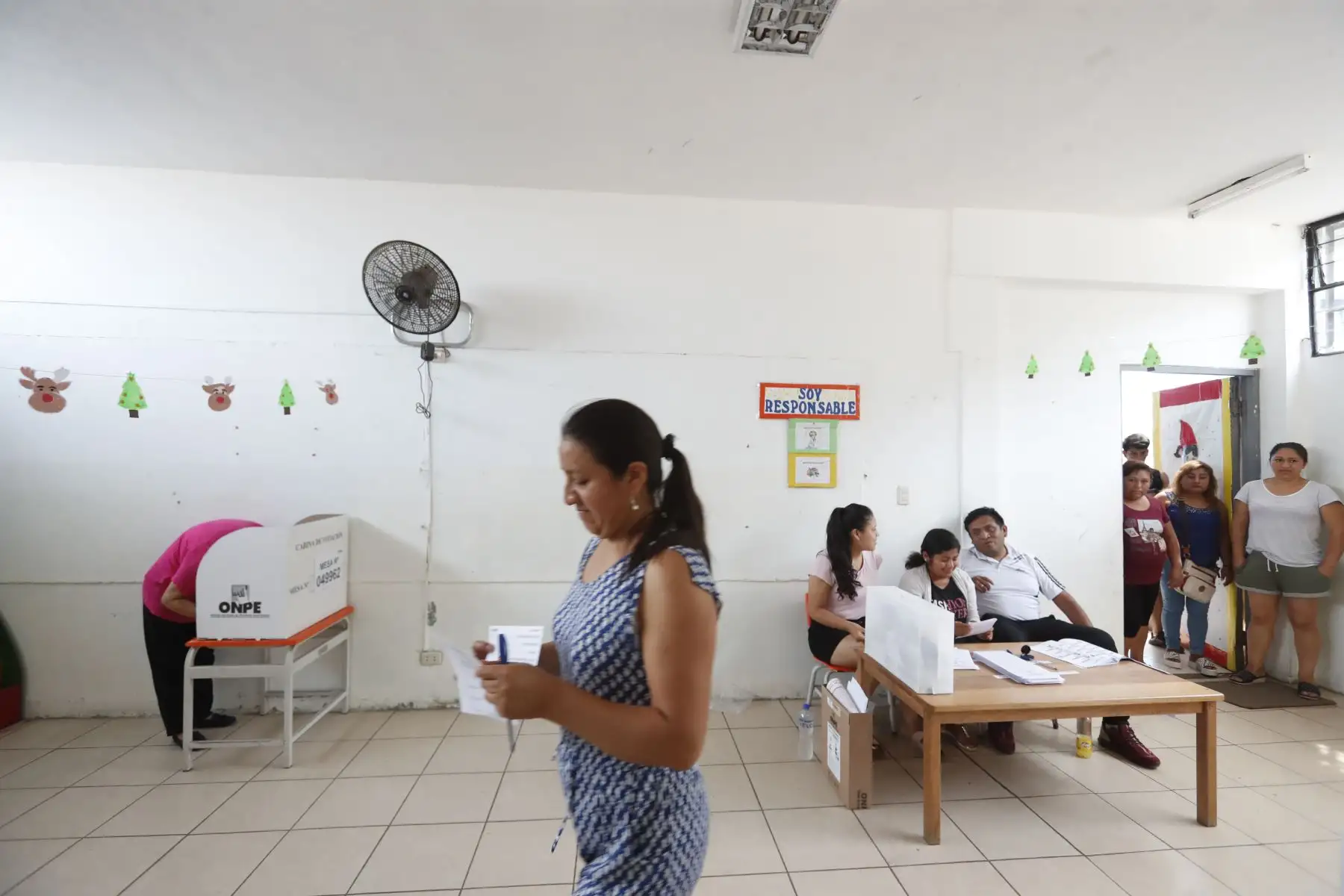 Pobladores votan en las instalaciones educativas del Ermitaño en el distrito de Independencia por las Elecciones Congresales Extraordinarias 2020.Foto: ANDINA/Renato Pajuelo