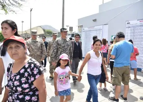 Comandan General de Ejército, Jorge Orlando Celiz Kuong, verifica labor del personal militar a cargo de la seguridad en los locales de votación.
