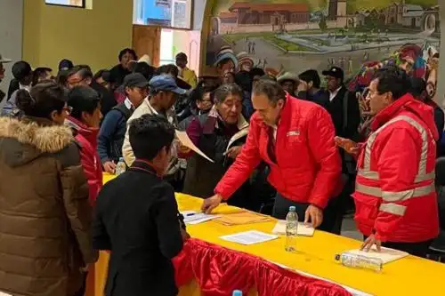 El viceministro de Transportes, Carlos Estremadoyro, se reunió con alcaldes, presidentes de organizaciones sociales y dirigentes de comunidades campesinas.