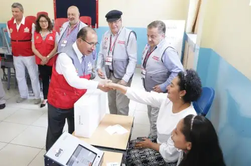 1 2 3 4 5 6 7 SELECCIONAR El  titular  del JNE  Victor Ticona y los observadores   internacional , desarrollaron una  intensa labor de fiscalización en los comicios congresales de hoy. Foto: ANDINA/JNE 26/01/2020   El titular del JNE Victor Ticona y los observadores internacional , desarrollaron una intensa labor de fiscalización en los comicios congresales de hoy. Foto: ANDINA/JNE