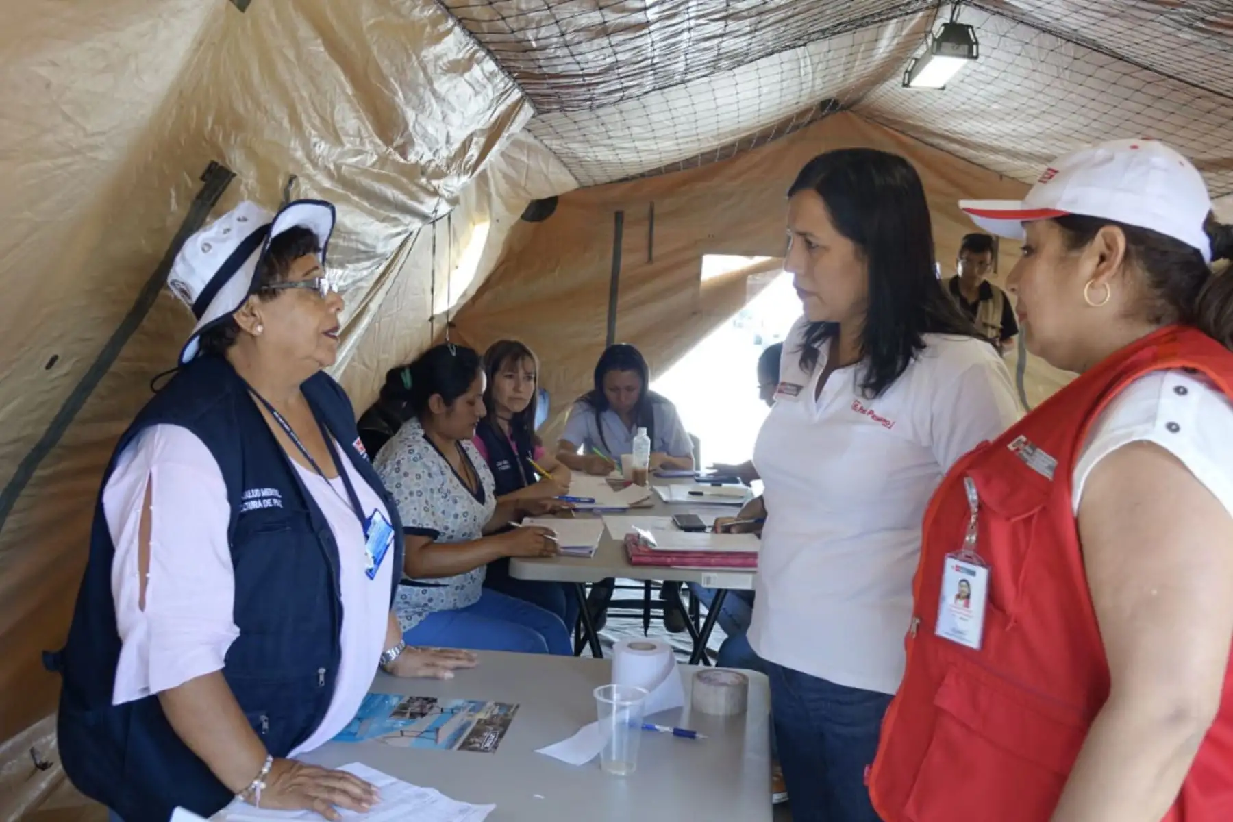 Ministra de Educación, Flor Pablo, visitó a menores afectados por tragedia en Villa El Salvador. Foto: Andina/Difusión