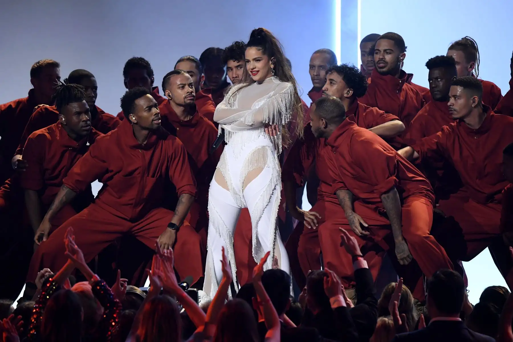 Rosalía actúa en el escenario durante la 62a Entrega Anual de los Premios GRAMMY en el Staples Center en Los Ángeles, California.
Foto: AFP