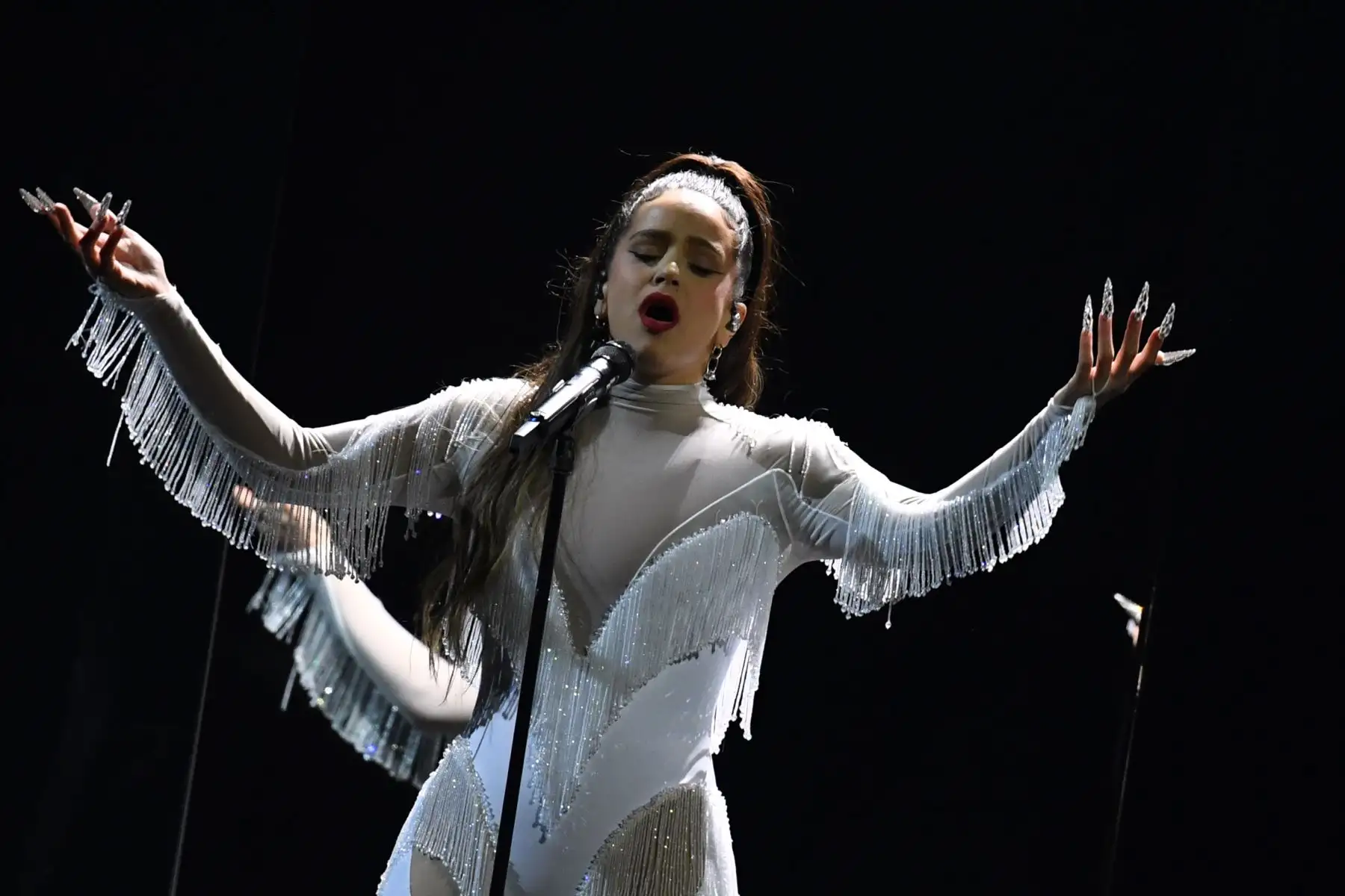 Rosalía actúa en el escenario durante la 62a Entrega Anual de los Premios GRAMMY en el Staples Center en Los Ángeles, California.
Foto: AFP