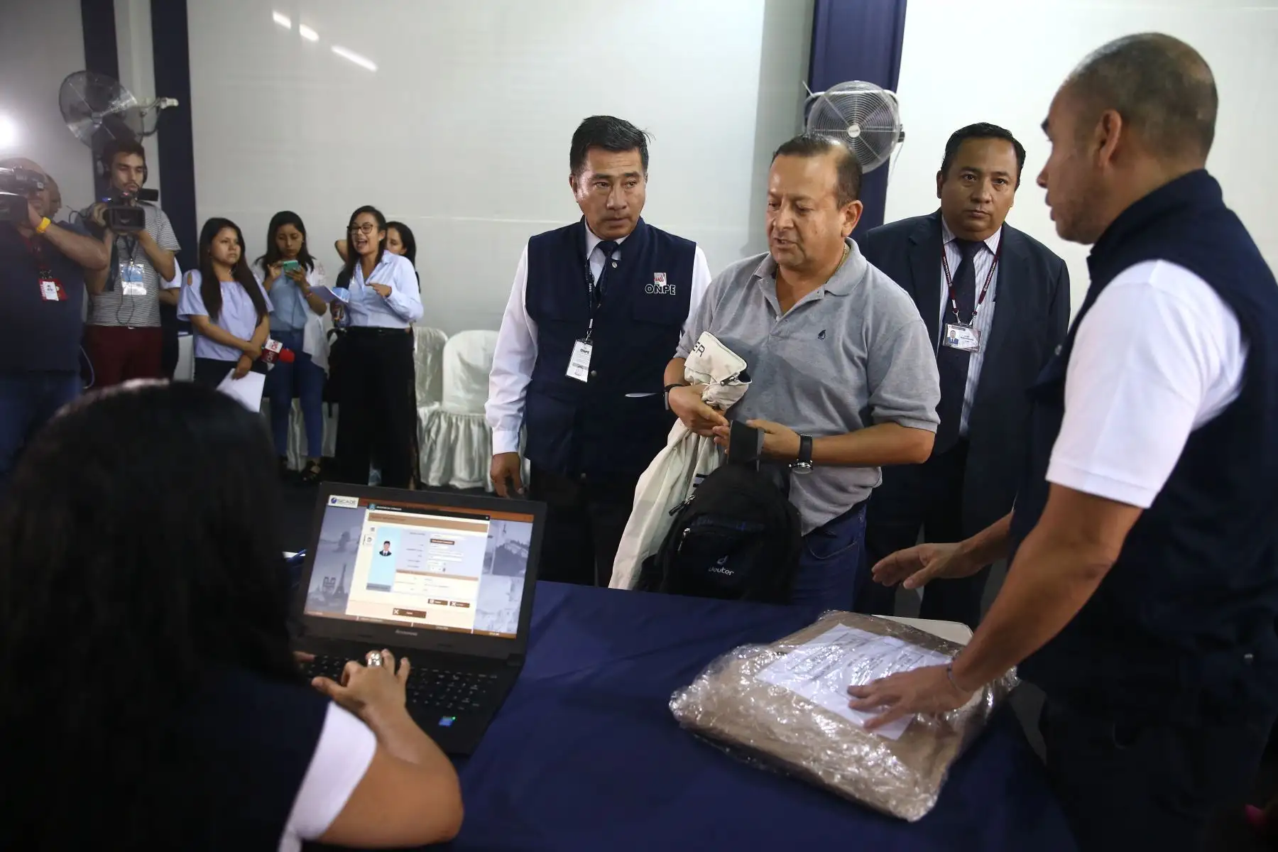 Actas del extranjero llegan a las oficinas de ONPE. Foto: ANDINA/Vidal Tarqui