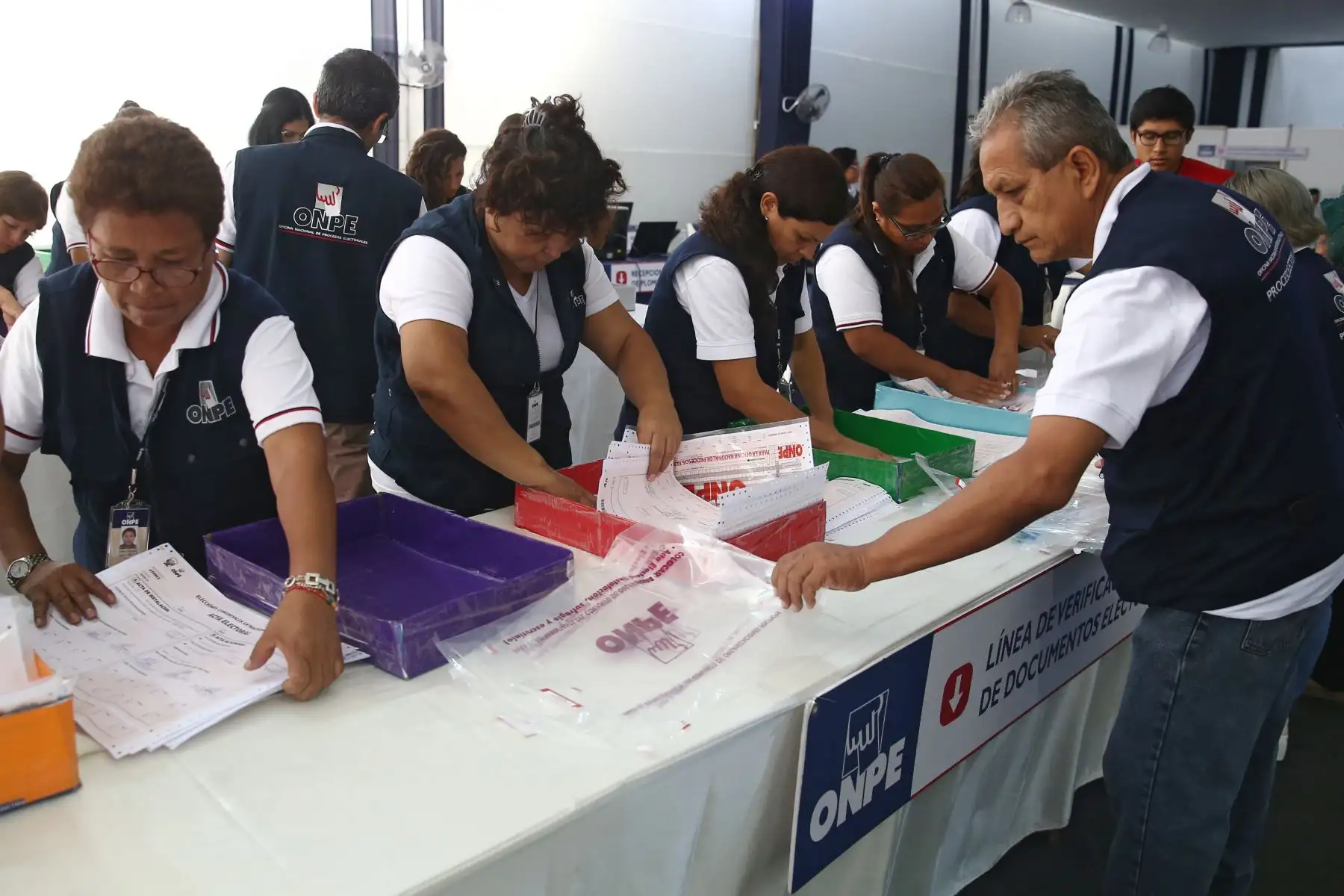 Actas del extranjero llegan a las oficinas de ONPE. Foto: ANDINA/Vidal Tarqui