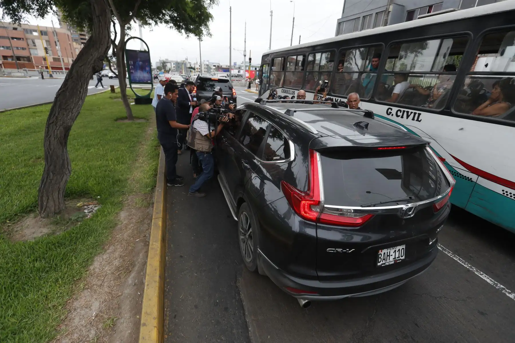 Keiko Fujimori abandona su vivienda rumbo a la sala penal donde se analiza pedido de prisión preventiva en su contra. Foto: ANDINA/Renato Pajuelo