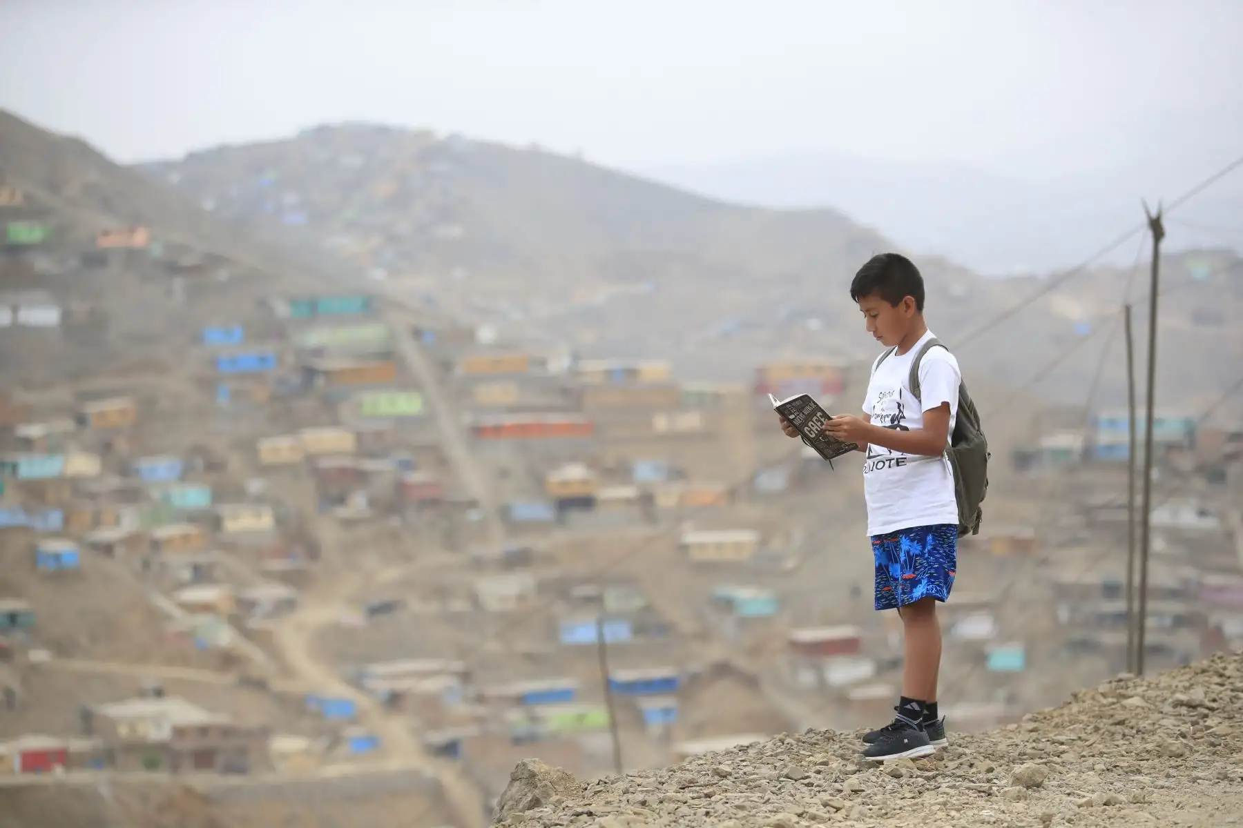 Tras leer algunos libros, el año pasado los niños del Barrio Quijote empezaron a escribir sus propias obras de ficción.
Foto: ANDINA/Juan Carlos Guzmán Tras leer algunos libros, el año pasado los niños del Barrio Quijote empezaron a escribir sus propias obras de ficción.
Foto: ANDINA/Juan Carlos Guzmán