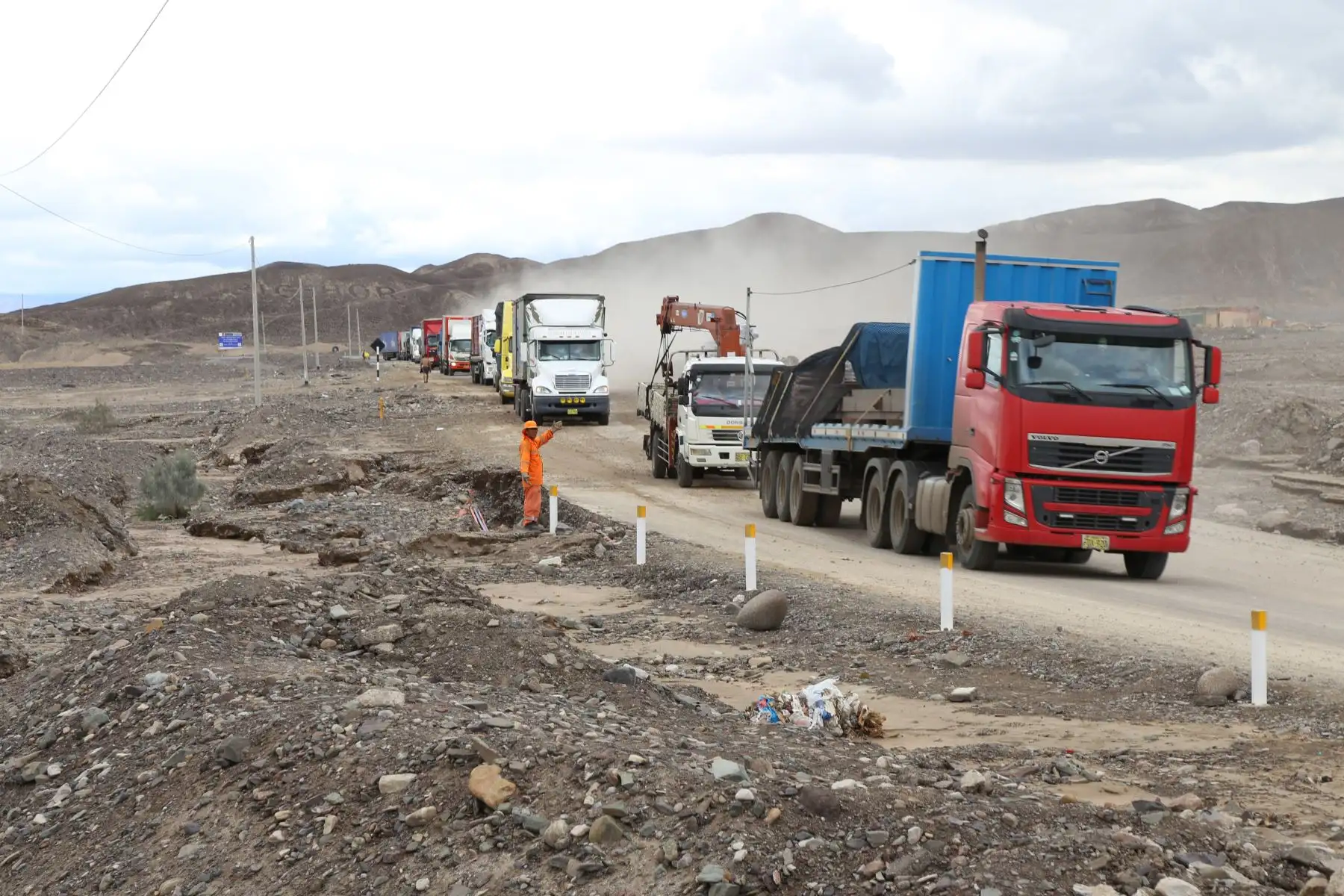 Huaico en Nasca, en Ica, restringe el tránsito en la carretera Panamericana Sur. Foto: Genry Bautista Linares