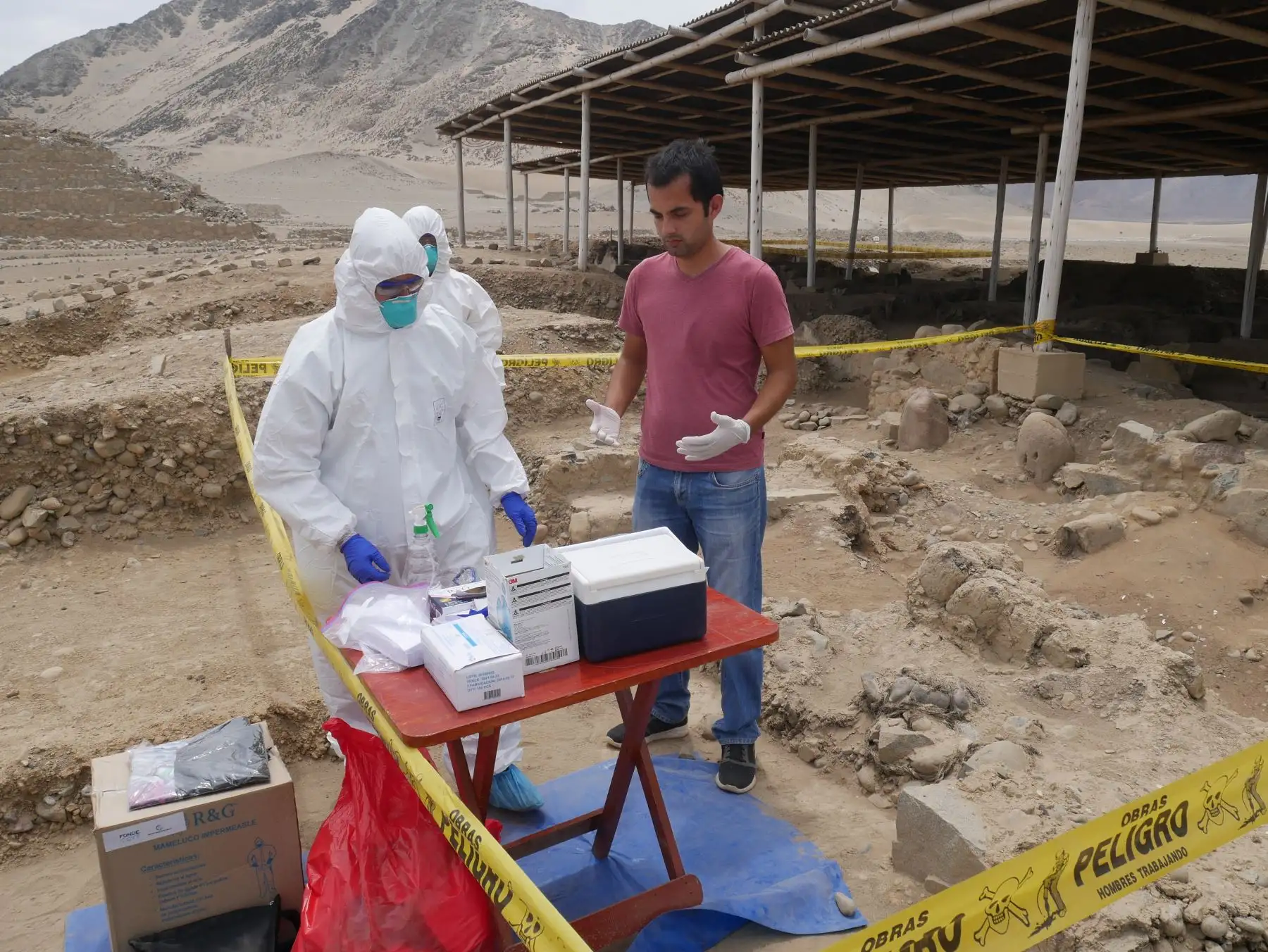 Equipo de investigadores estudian junto al equipo de la Dra. Ruth Shady, el ADN de los antiguos habitantes de la civilización Caral a través de sus coprolitos.