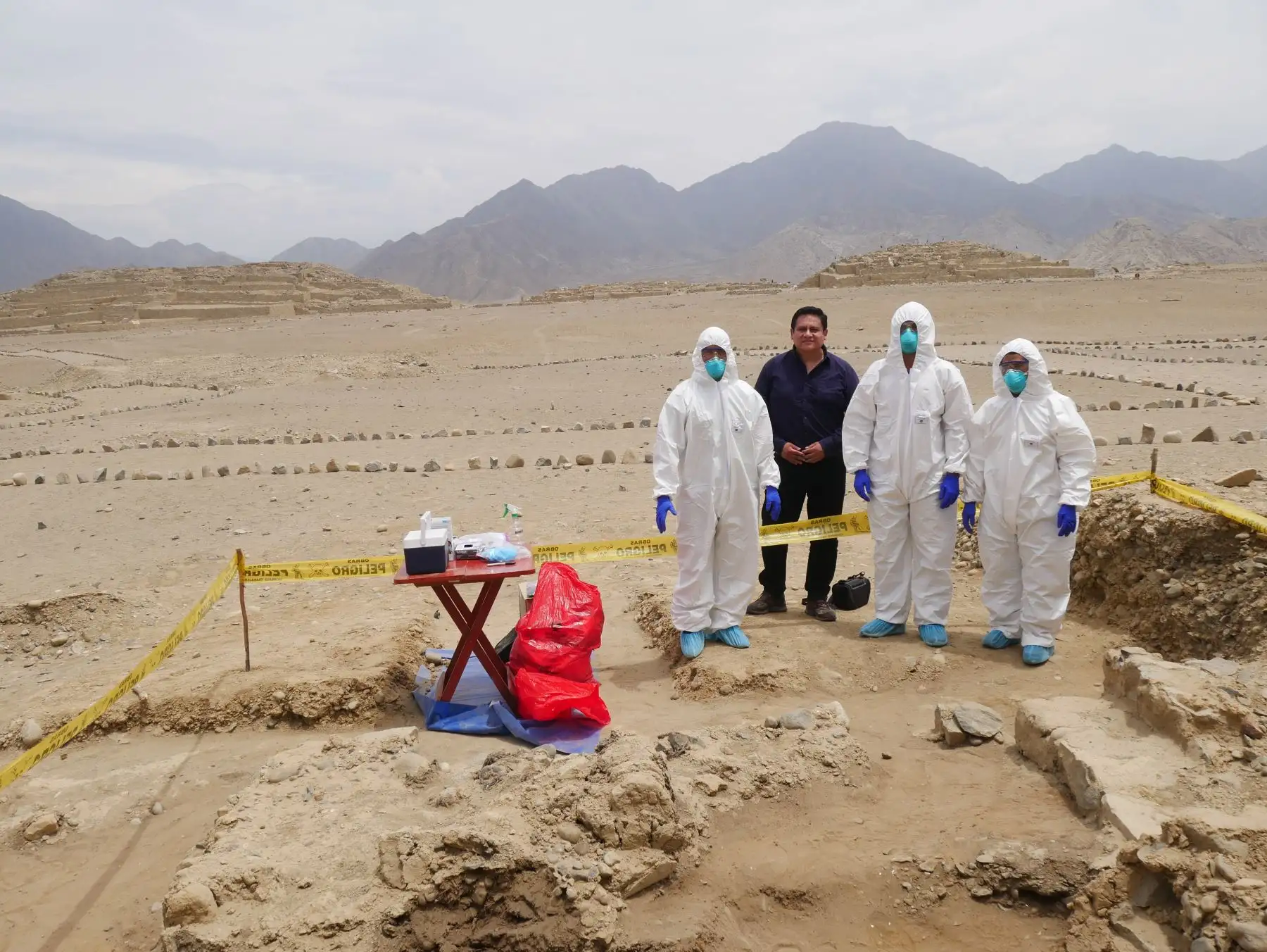 Equipo de investigadores estudian junto al equipo de la Dra. Ruth Shady, el ADN de los antiguos habitantes de la civilización Caral a través de sus coprolitos.