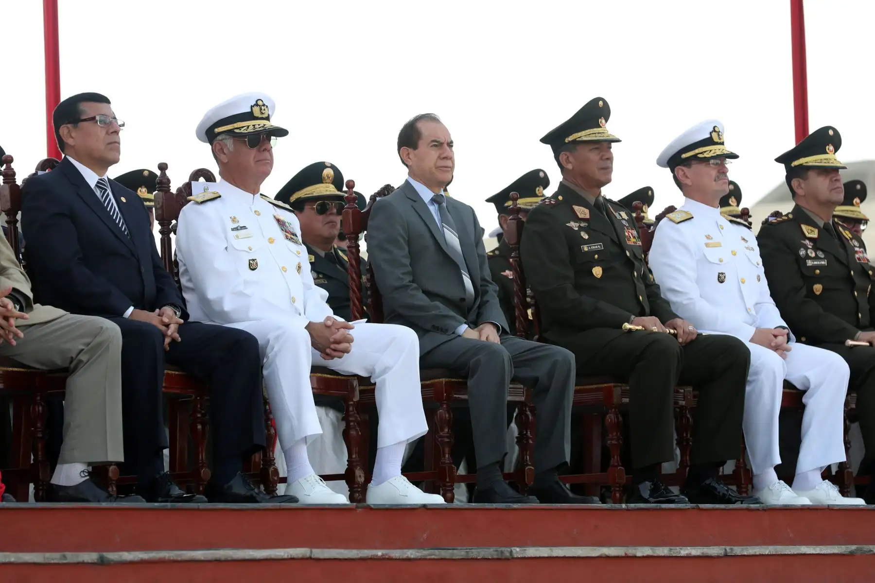 Ministro de Defensa, Walter Martos Ruíz  presidió ceremonia por 39.° aniversario de las Operaciones de la Cordillera del Cóndor.
Foto: Difusión Mindef
