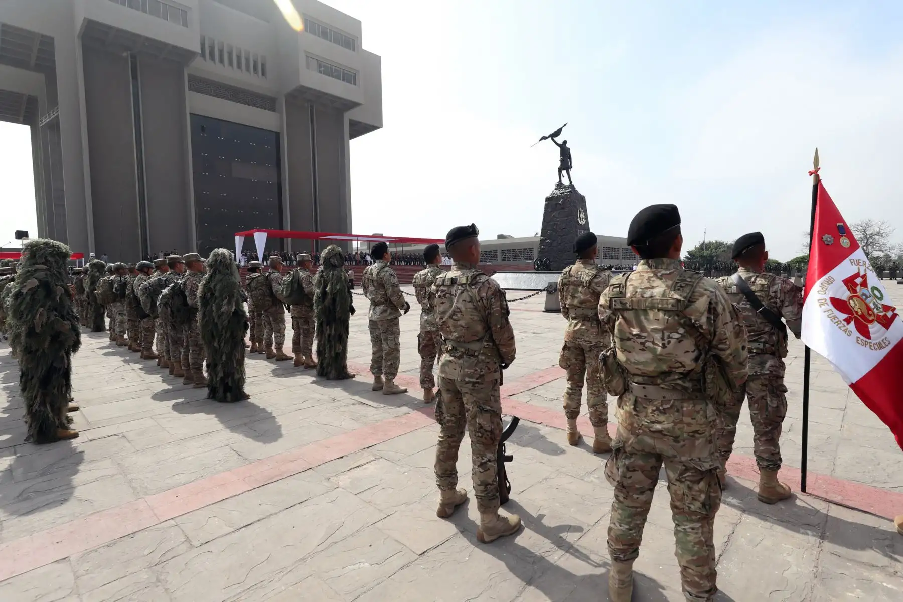 Ministro de Defensa, Walter Martos Ruíz  presidió ceremonia por 39.° aniversario de las Operaciones de la Cordillera del Cóndor.
Foto: Difusión Mindef