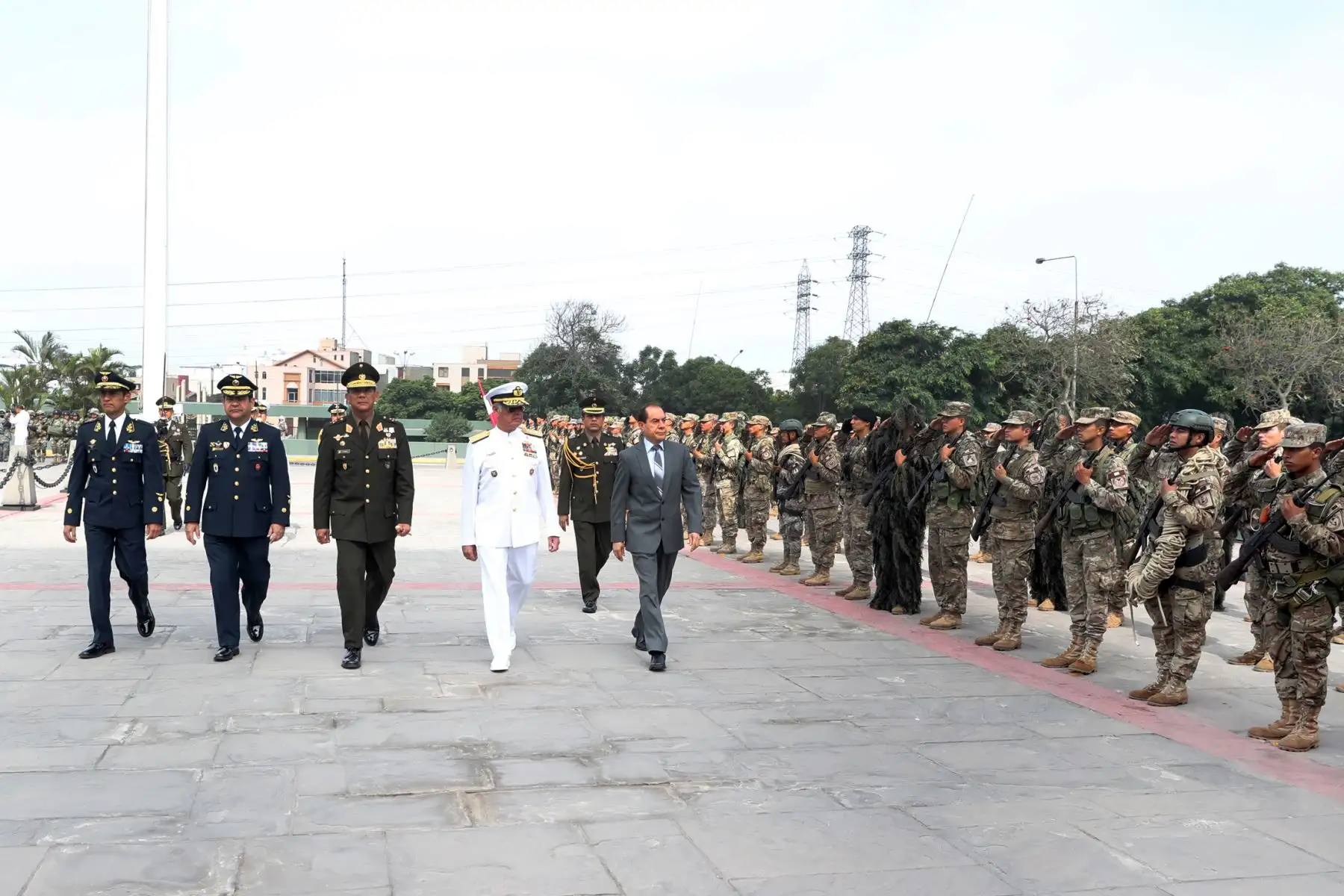 Ministro de Defensa, Walter Martos Ruíz  presidió ceremonia por 39.° aniversario de las Operaciones de la Cordillera del Cóndor.
Foto: Difusión Mindef