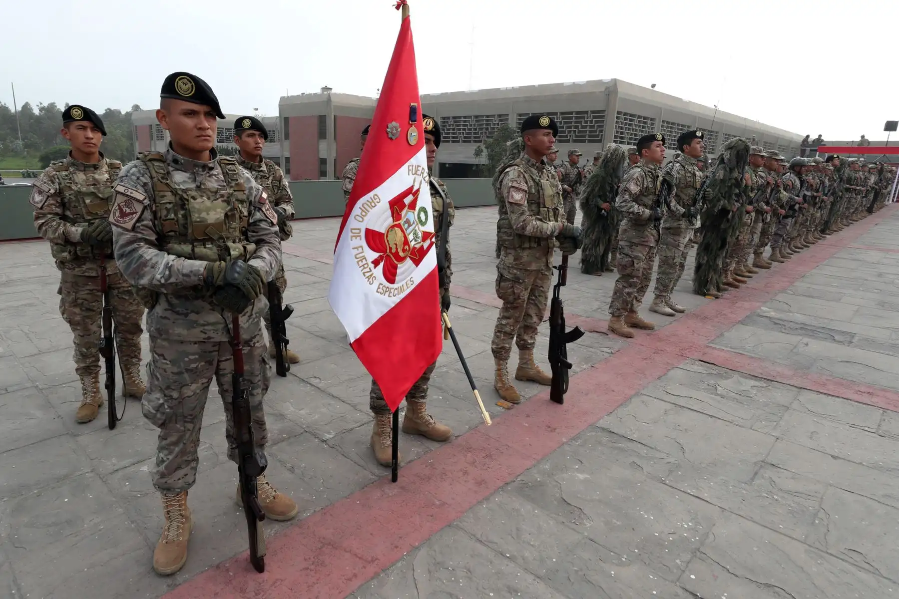Ministro de Defensa, Walter Martos Ruíz  presidió ceremonia por 39.° aniversario de las Operaciones de la Cordillera del Cóndor.
Foto: Difusión Mindef