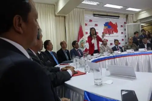 Durante una visita oficial a Junín, la ministra de Educación, Flor Pablo Medina, instaló hoy la Comisión Regional Multisectorial BIAE 2020 e invocó el compromiso de las autoridades involucradas para garantizar un adecuado servicio educativo en la región.
