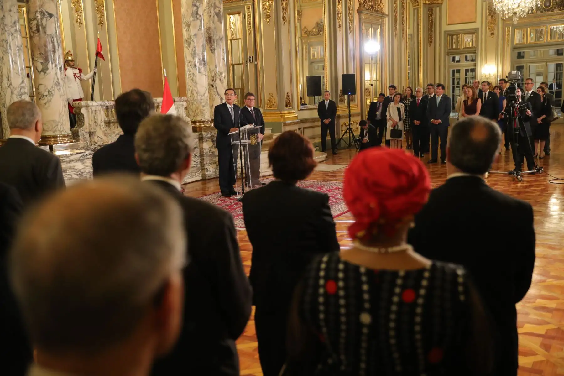 Presidente de la república , Martín Vizcarra y el Canciller del Perú , Gustavo Adolfo Meza-Cuadra Velásquez recibe el saludo protocolar del cuerpo diplomático 2020, acreditados en el Perú.
Foto: ANDINA/ Prensa Presidencia