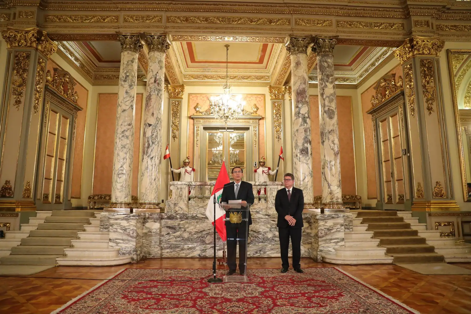 Presidente de la república , Martín Vizcarra y el Canciller del Perú , Gustavo Adolfo Meza-Cuadra Velásquez recibe el saludo protocolar del cuerpo diplomático 2020, acreditados en el Perú.
Foto: ANDINA/ Prensa Presidencia