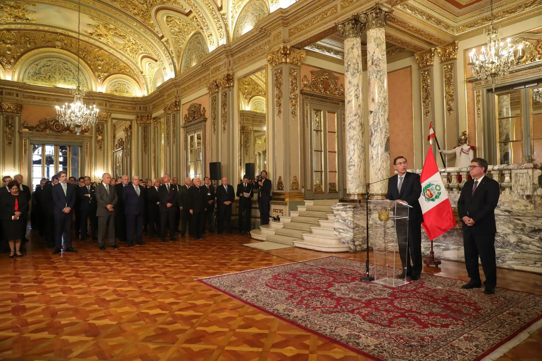 Presidente de la república , Martín Vizcarra y el Canciller del Perú , Gustavo Adolfo Meza-Cuadra Velásquez recibe el saludo protocolar del cuerpo diplomático 2020, acreditados en el Perú.
Foto: ANDINA/ Prensa Presidencia