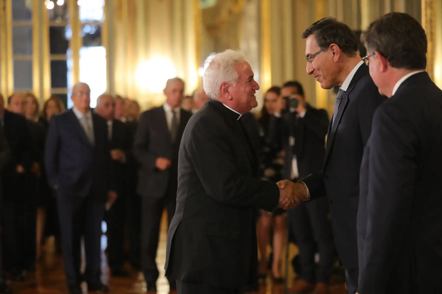 Presidente de la república , Martín Vizcarra y el Canciller del Perú , Gustavo Adolfo Meza-Cuadra Velásquez recibe el saludo protocolar del cuerpo diplomático 2020, acreditados en el Perú.
Foto: ANDINA/ Prensa Presidencia
