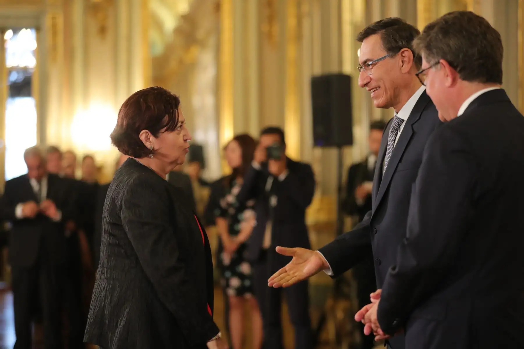 Presidente de la república , Martín Vizcarra y el Canciller del Perú , Gustavo Adolfo Meza-Cuadra Velásquez recibe el saludo protocolar del cuerpo diplomático 2020, acreditados en el Perú.
Foto: ANDINA/ Prensa Presidencia