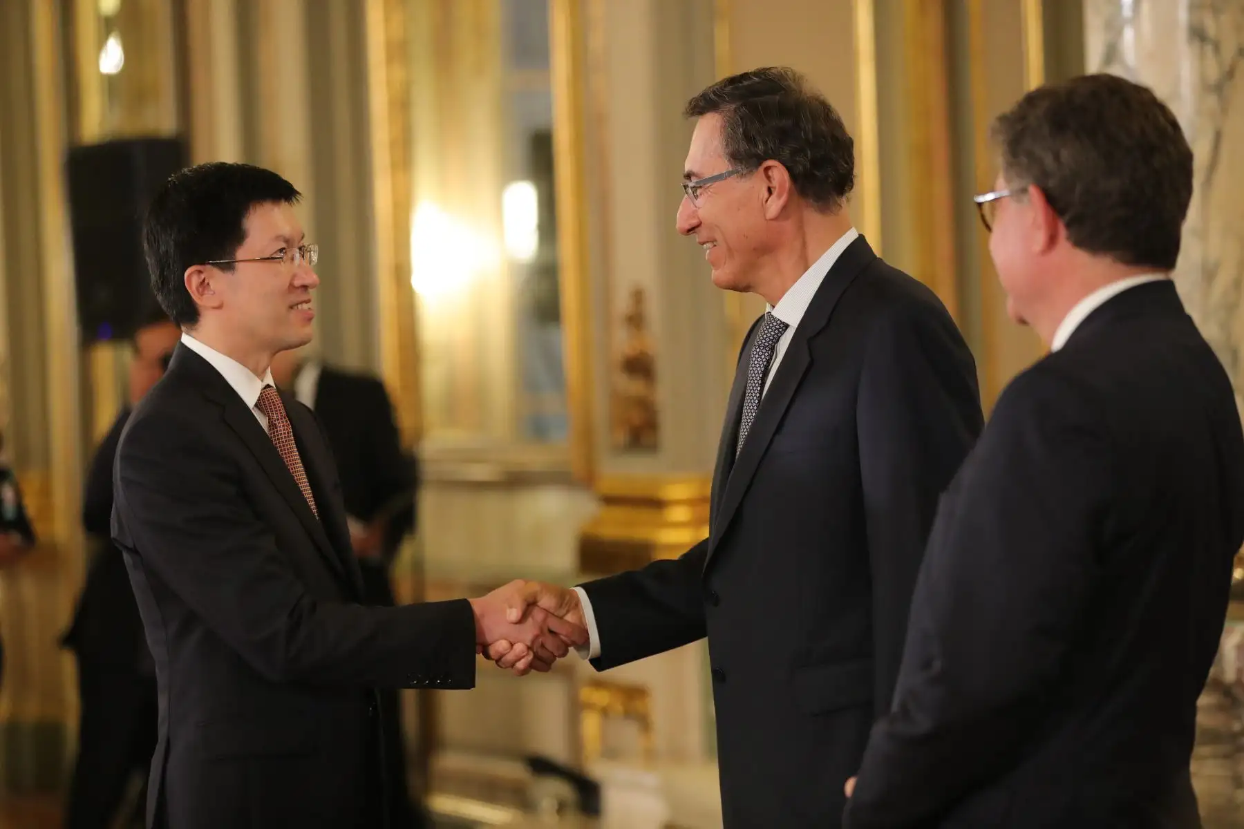 Presidente de la república , Martín Vizcarra y el Canciller del Perú , Gustavo Adolfo Meza-Cuadra Velásquez recibe el saludo protocolar del cuerpo diplomático 2020, acreditados en el Perú.
Foto: ANDINA/ Prensa Presidencia
