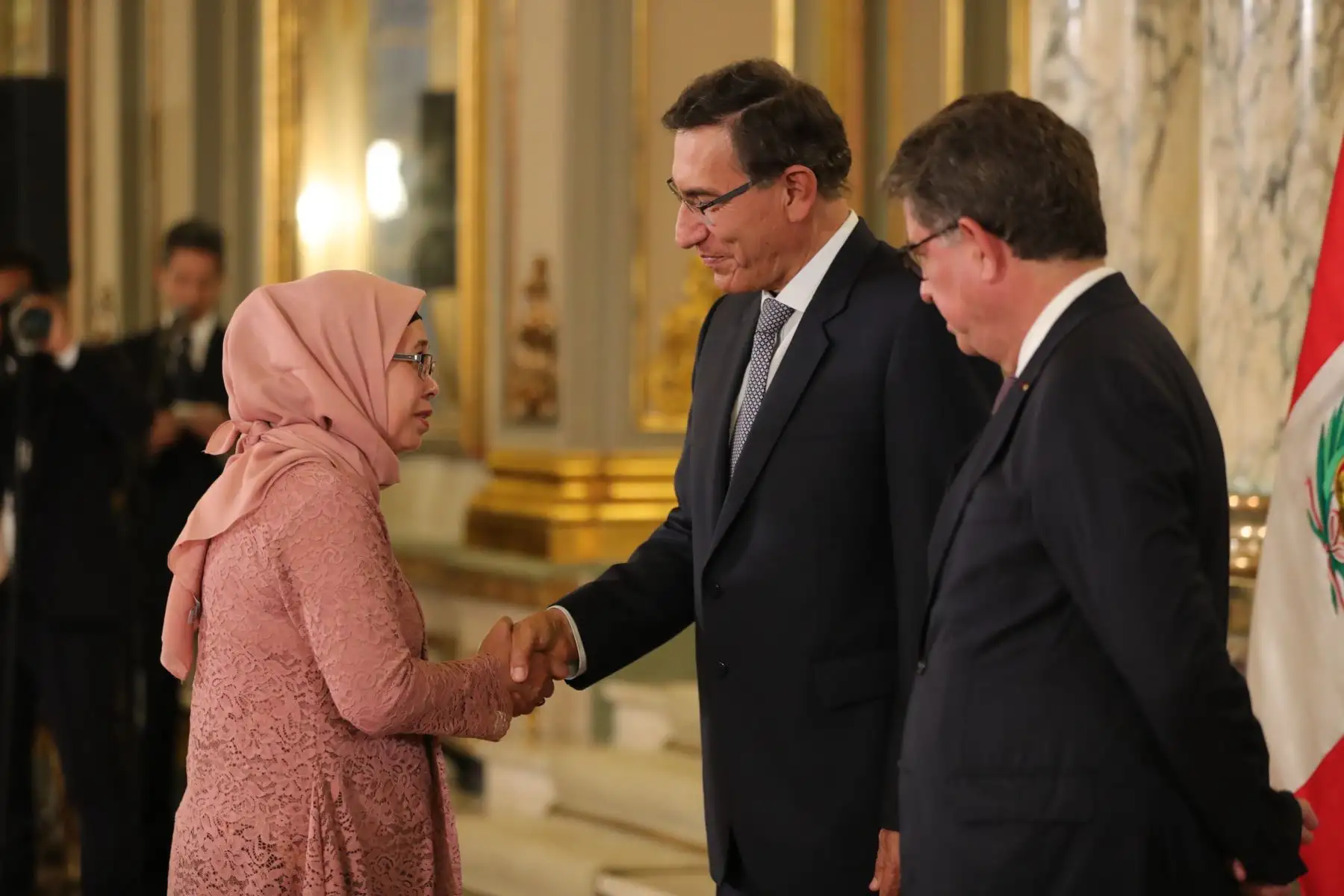 Presidente de la república , Martín Vizcarra y el Canciller del Perú , Gustavo Adolfo Meza-Cuadra Velásquez recibe el saludo protocolar del cuerpo diplomático 2020, acreditados en el Perú.
Foto: ANDINA/ Prensa Presidencia