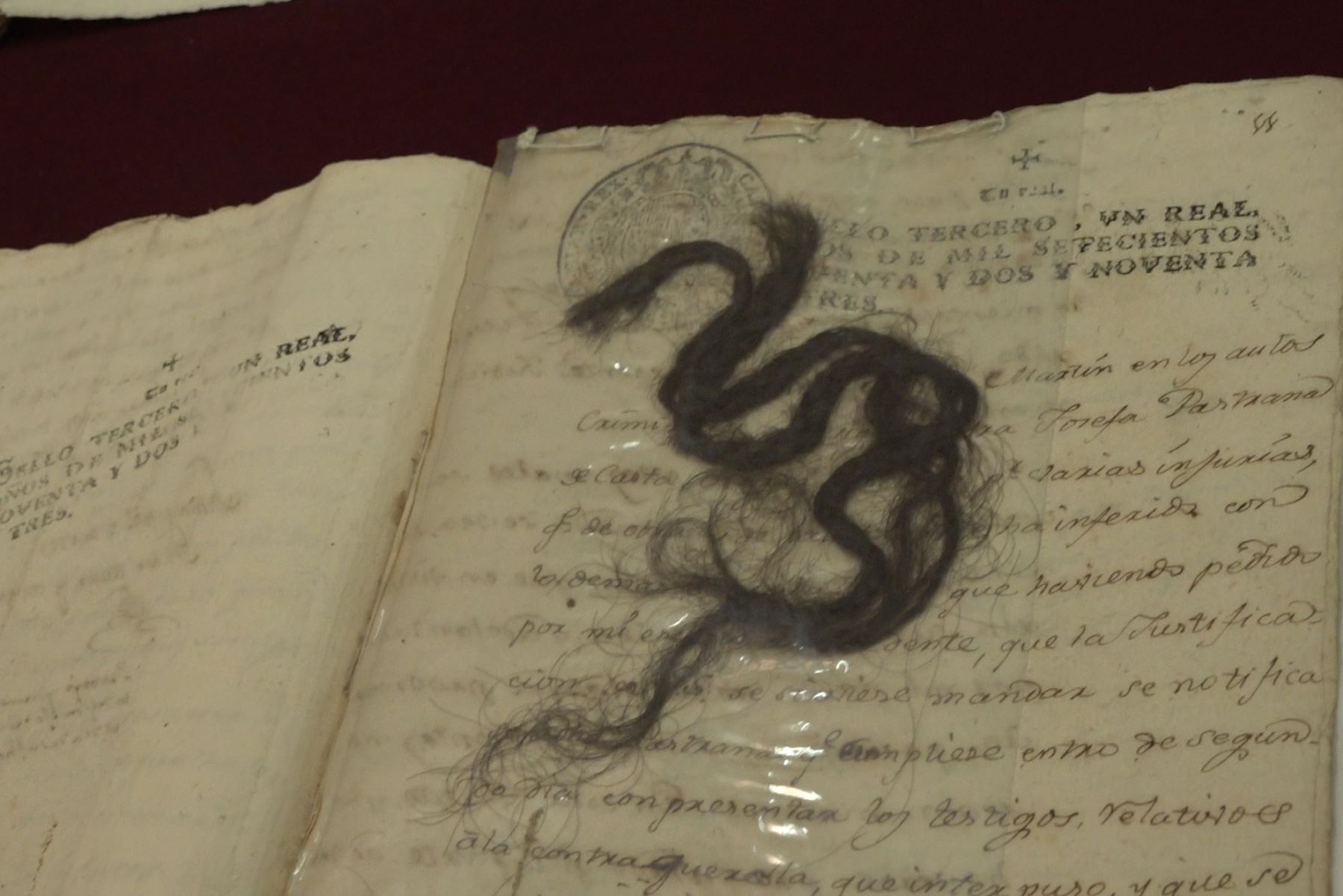 Curiosa evidencia guardada en un expediente judicial del año 1793. Foto: Andina