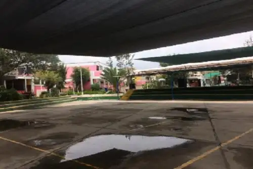 Según el reporte del Sector Educación, las aulas presentan filtración severa en techos y aniego. Asimismo, se inundó el patio principal, se daño el cerco perimétrico y colapsó el colecto pluvial, entre otras afectaciones registradas en los centros educativos.