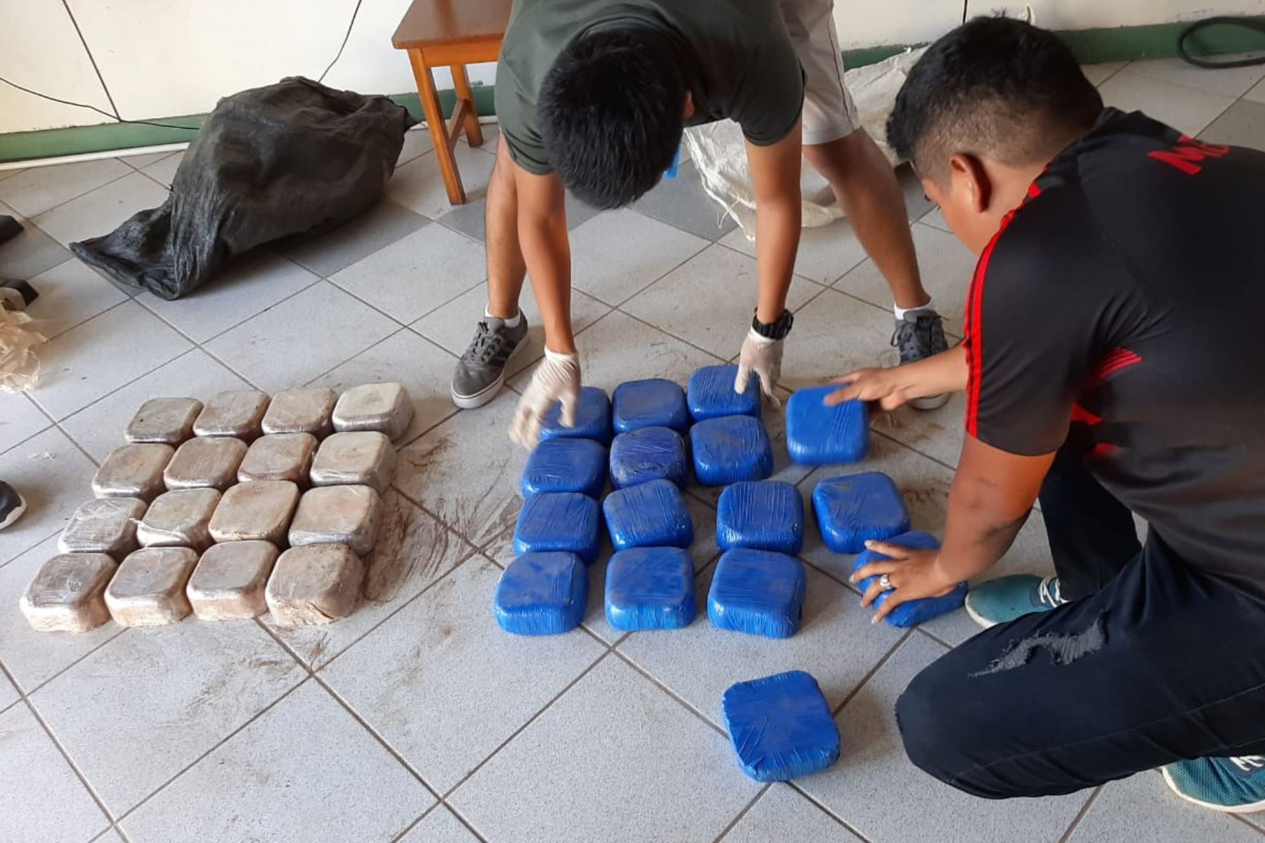 Policía Antidrogas de San Martín presenta 45 kg de droga incautada en distrito de Huimbayoc.