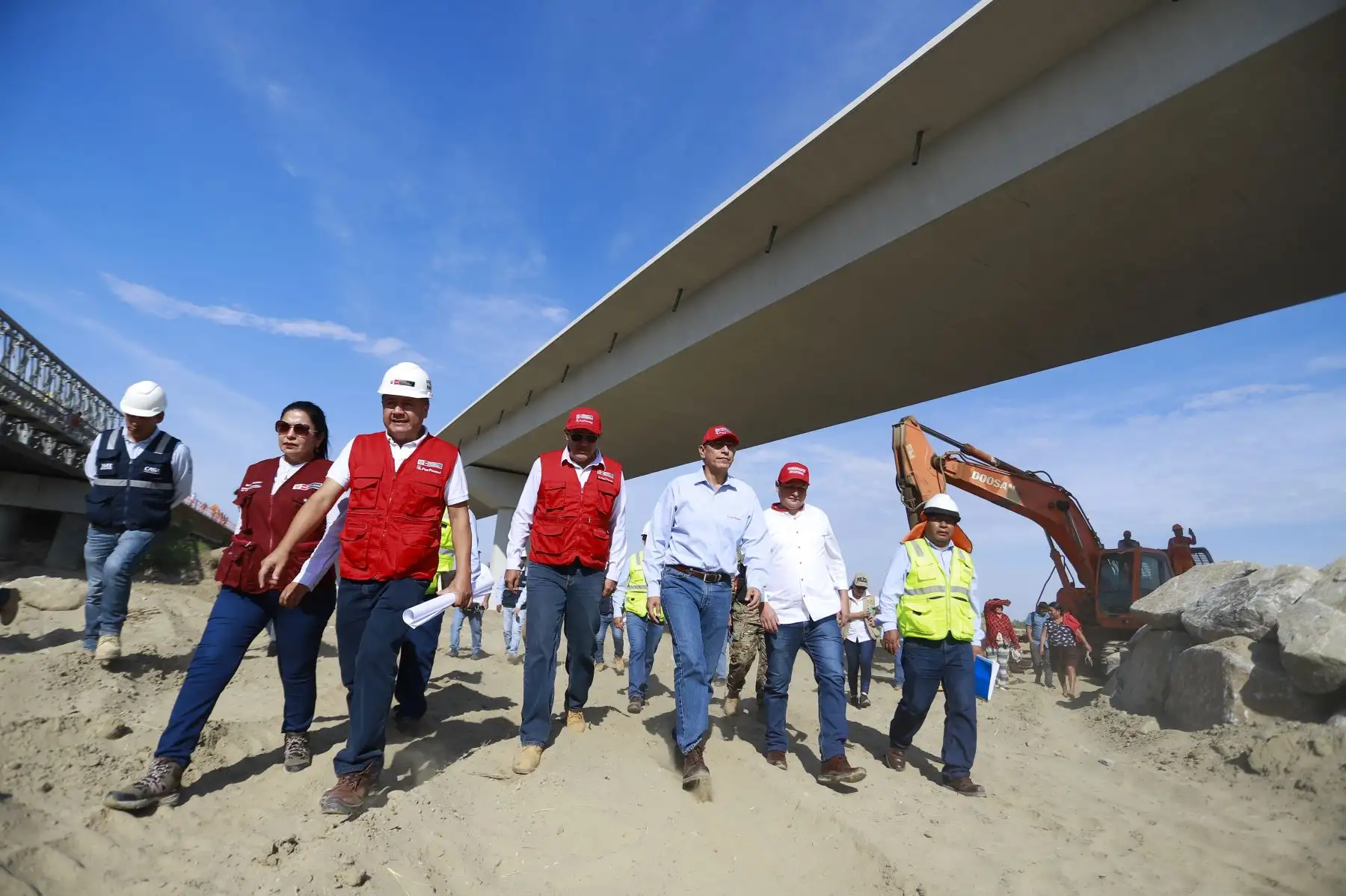 Presidente Martín Vizcarra pone en funcionamiento el puente Independencia en Piura. Foto: ANDINA/Prensa Presidencia