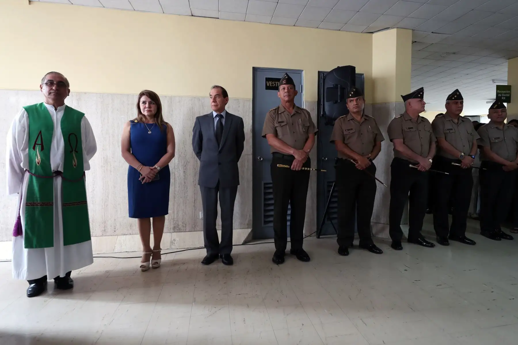 En el marco del fortalecimiento del sistema de fortalecimiento del sistema de salud del ejercito, la ministra de Salud, Elizabeth Hinostroza y el ministro de defensa, Walter Roger Martos Ruiz inauguran la sala de mamografía del Hospital Militar Central.
Foto: Difusión Mindef