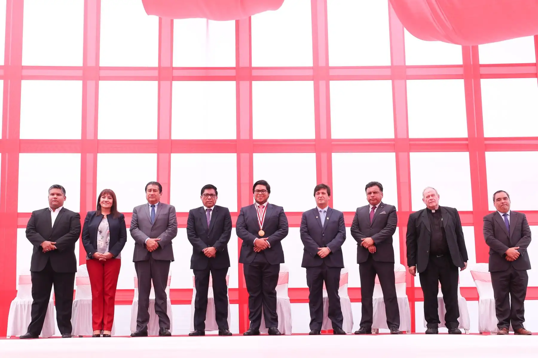 El presidente del Consejo de Ministros, Vicente Zeballos, participa en la juramentación del Consejo Directivo de la Mancomunidad de Lima Norte, en la Plaza de Armas del distrito de Puente Piedra.
Foto: PCM