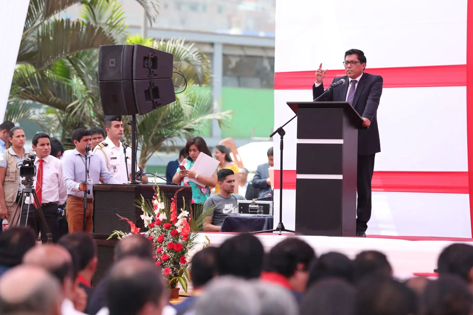 El presidente del Consejo de Ministros, Vicente Zeballos, participa en la juramentación del Consejo Directivo de la Mancomunidad de Lima Norte, en la Plaza de Armas del distrito de Puente Piedra.
Foto: PCM